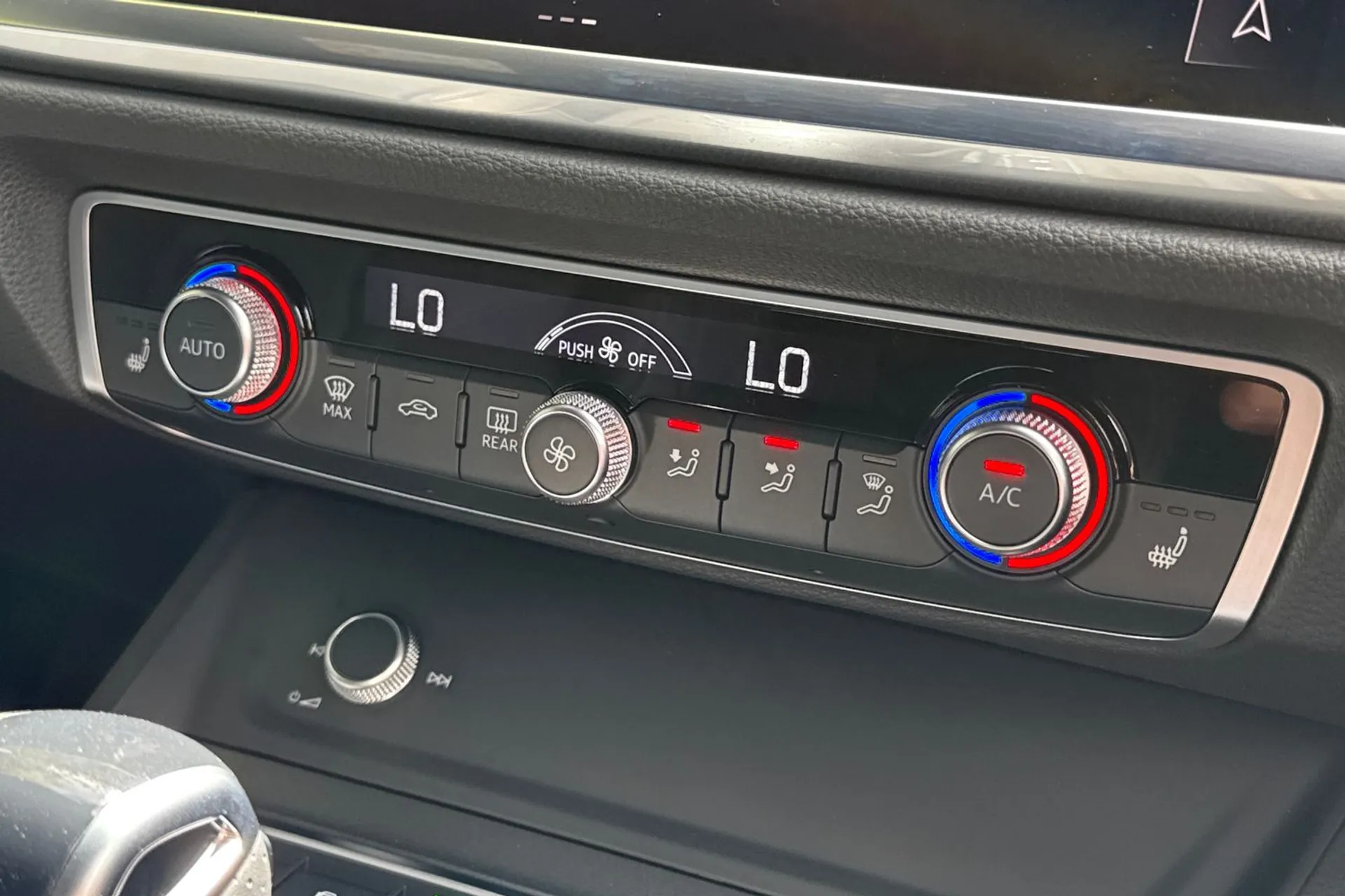 Audi Q3 thumbnail image number 35