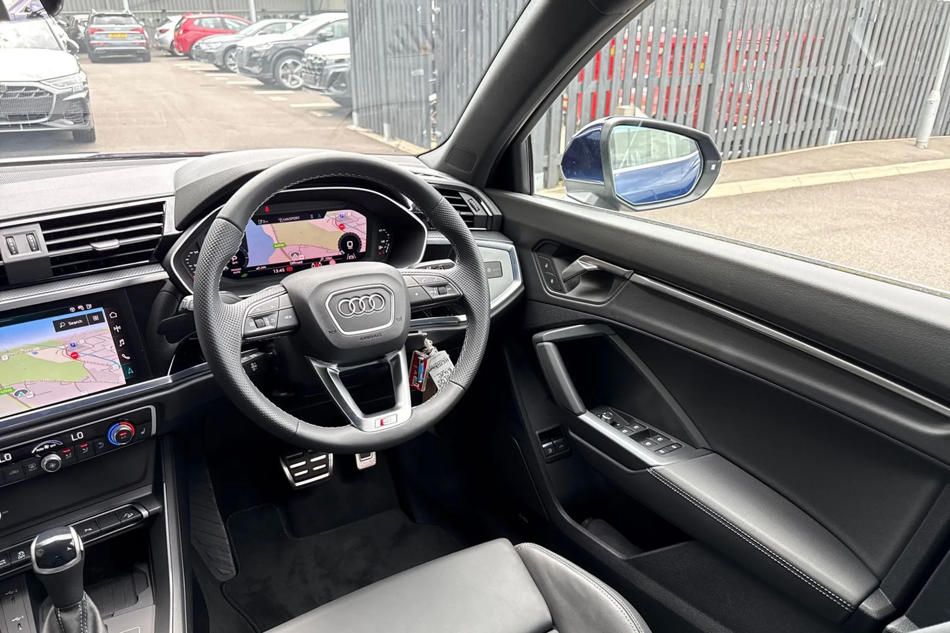 Audi Q3 thumbnail image number 36