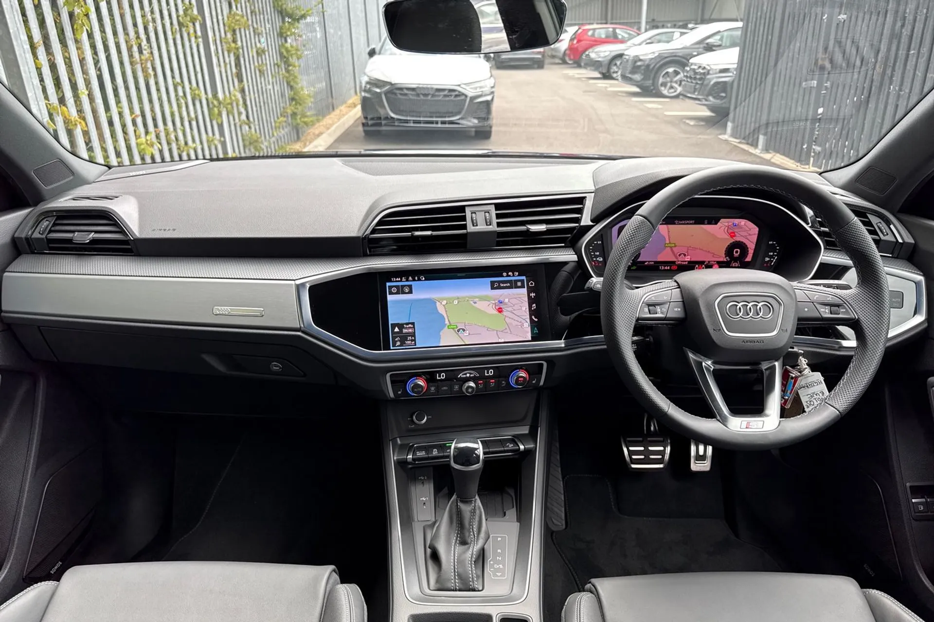 Audi Q3 thumbnail image number 3