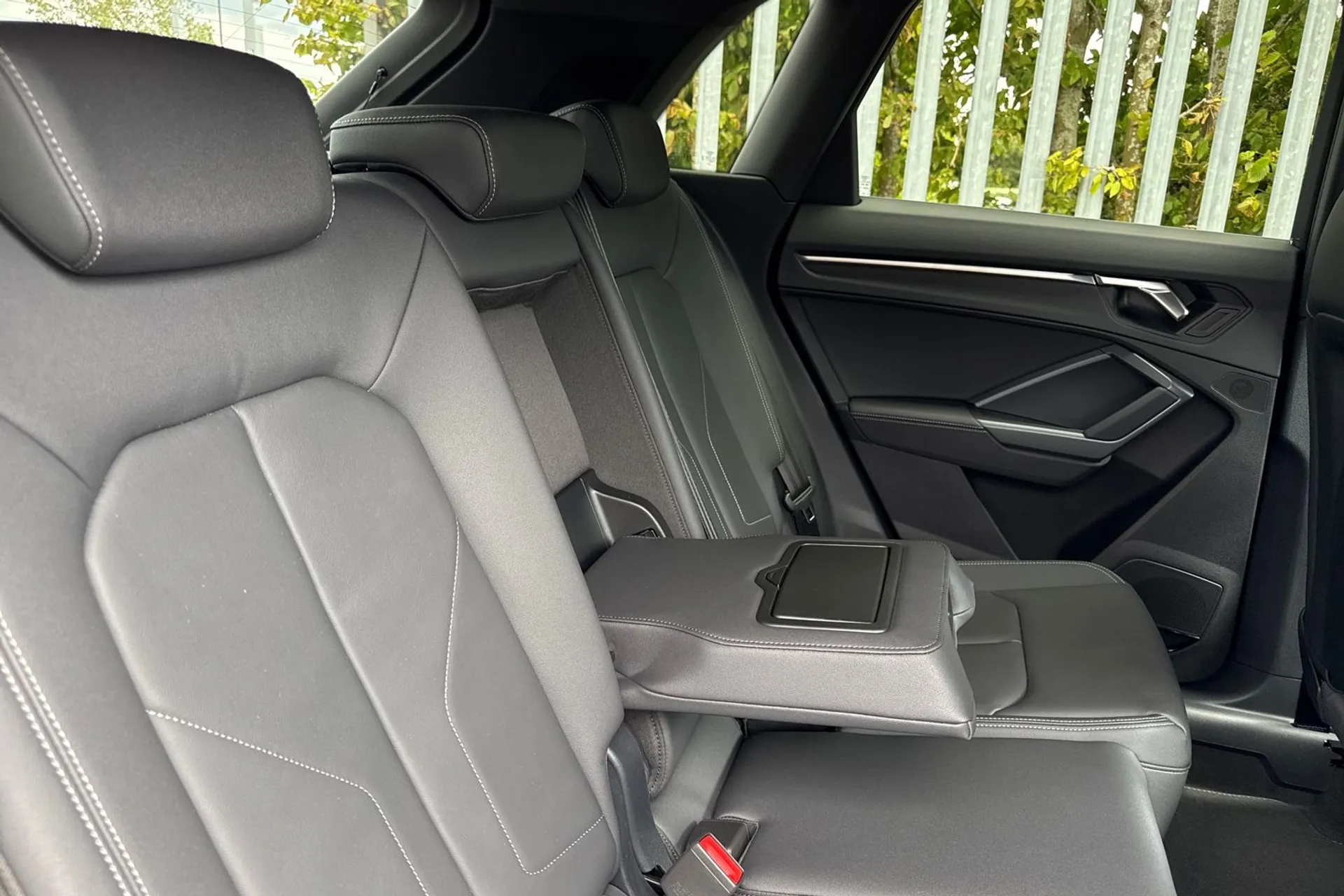 Audi Q3 thumbnail image number 21