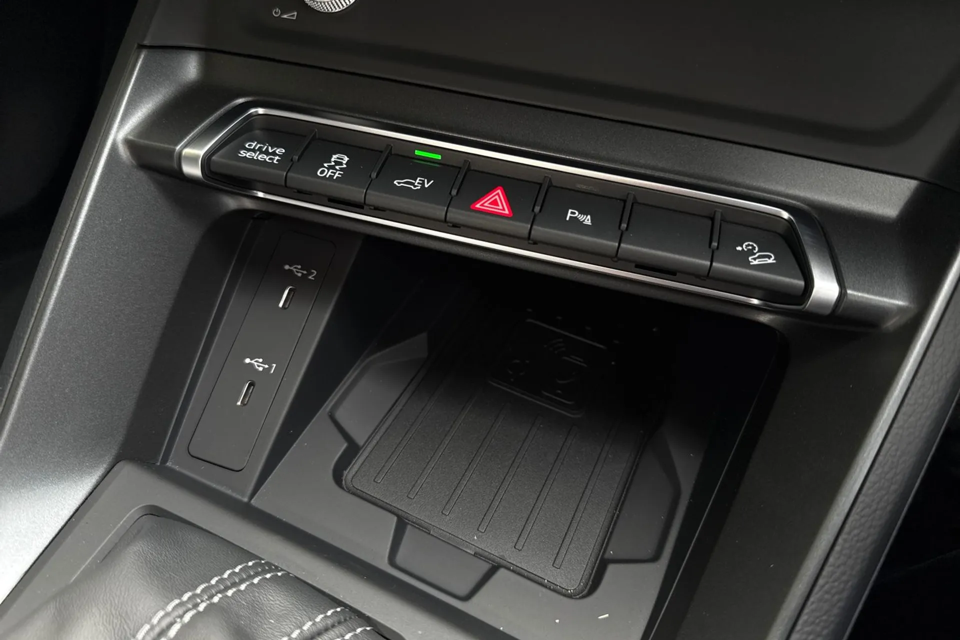 Audi Q3 thumbnail image number 44