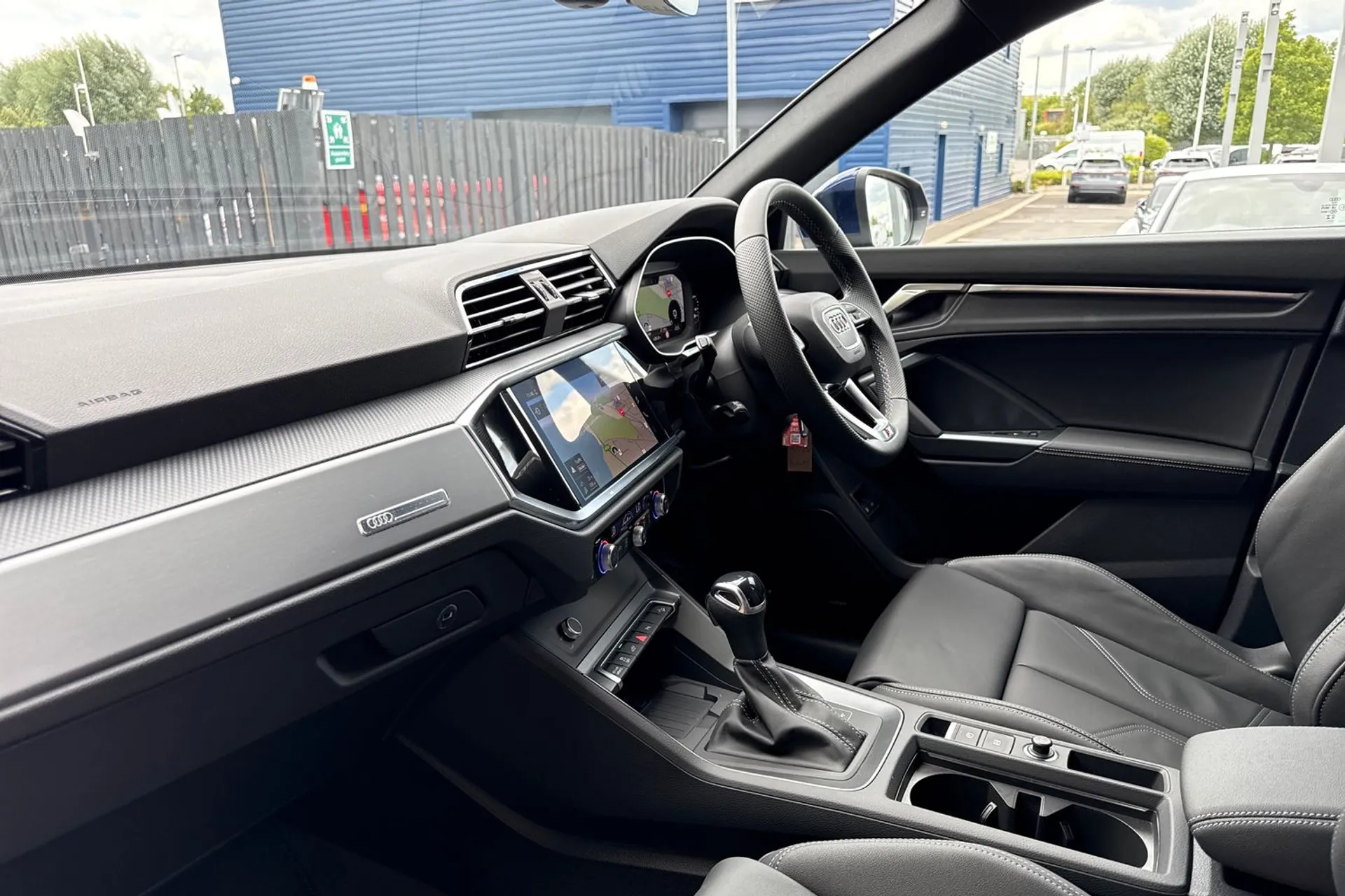 Audi Q3 thumbnail image number 26