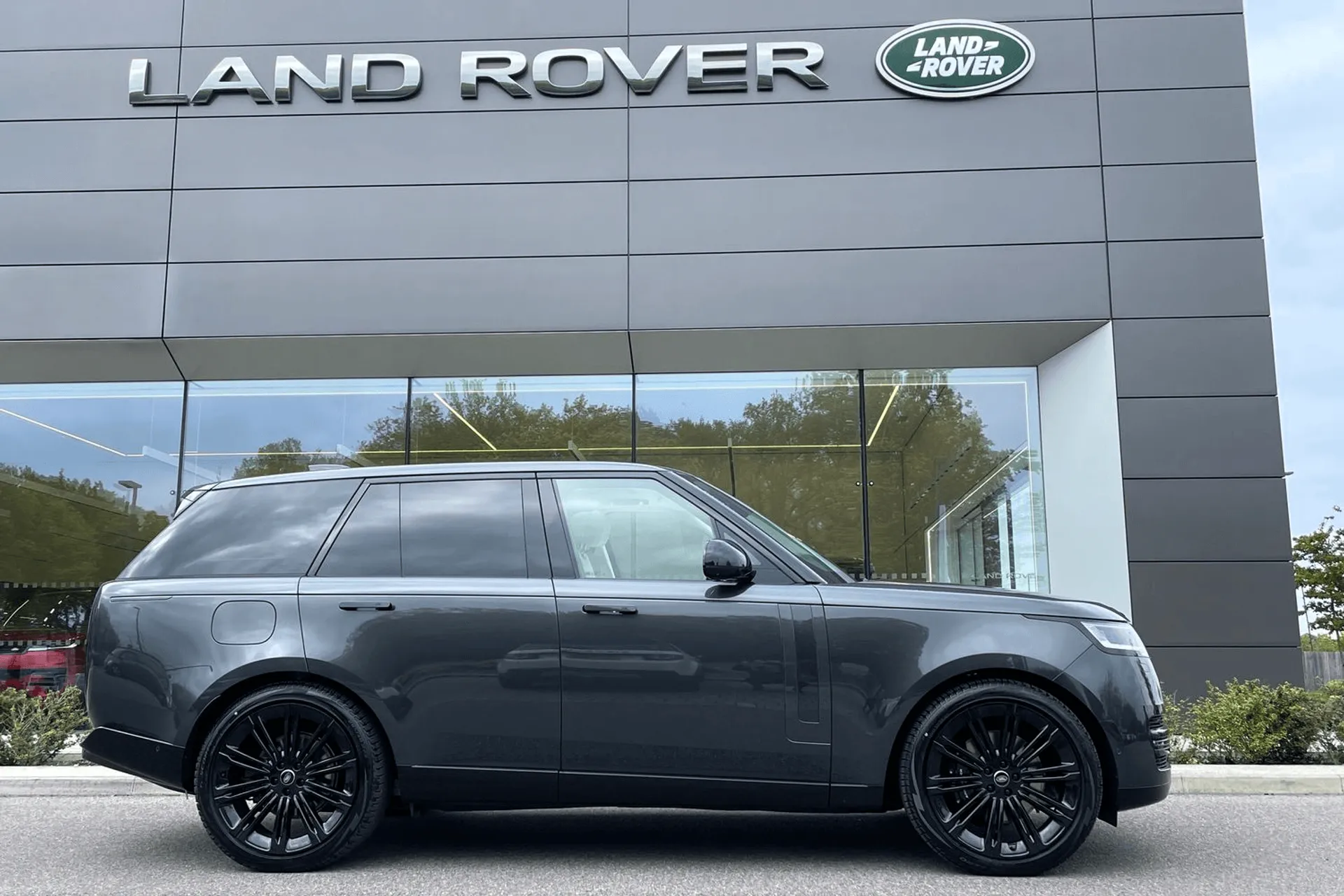 LAND ROVER RANGE ROVER thumbnail image number 2