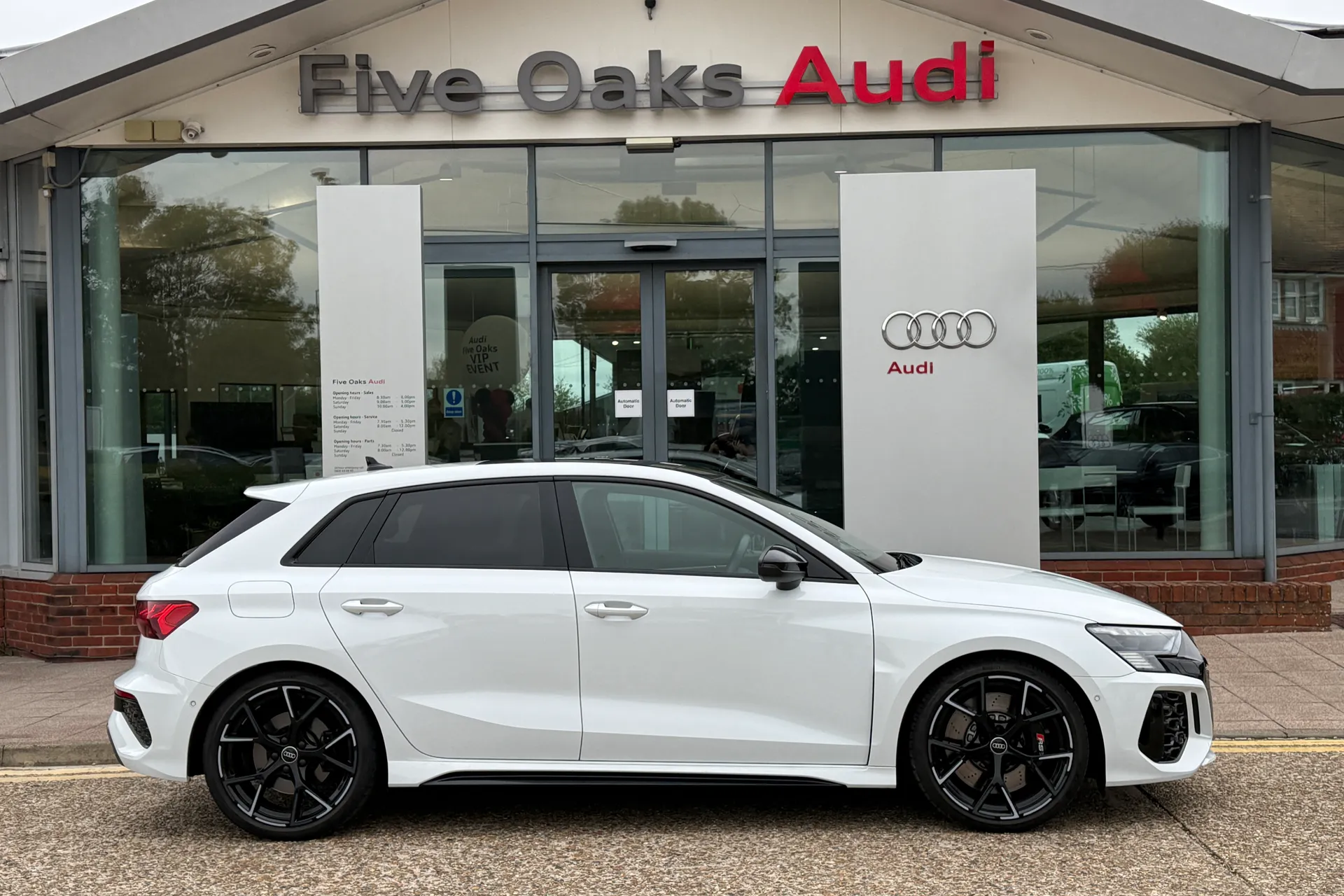 Audi RS3 thumbnail image number 2