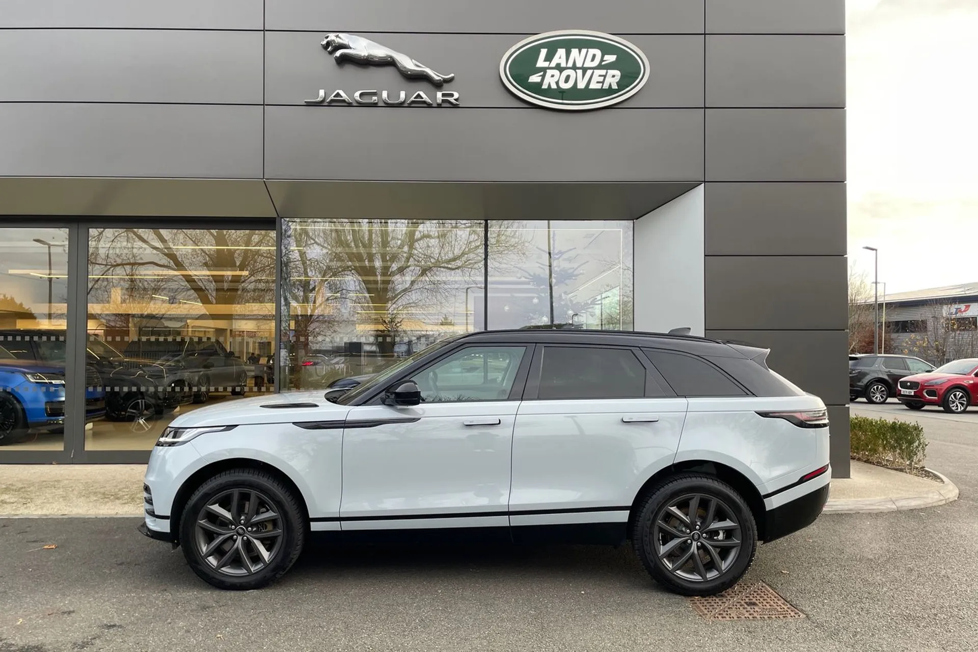 LAND ROVER RANGE ROVER VELAR thumbnail image number 26