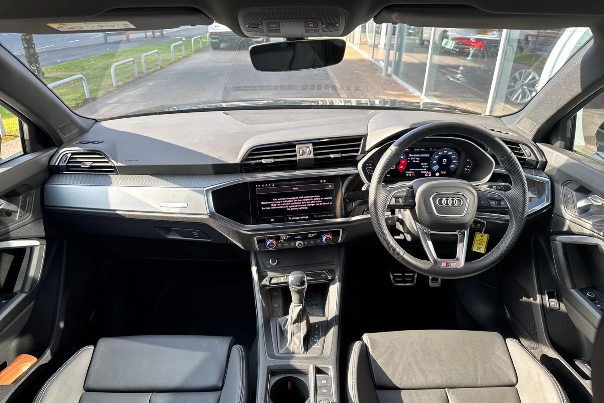 Audi Q3 thumbnail image number 3