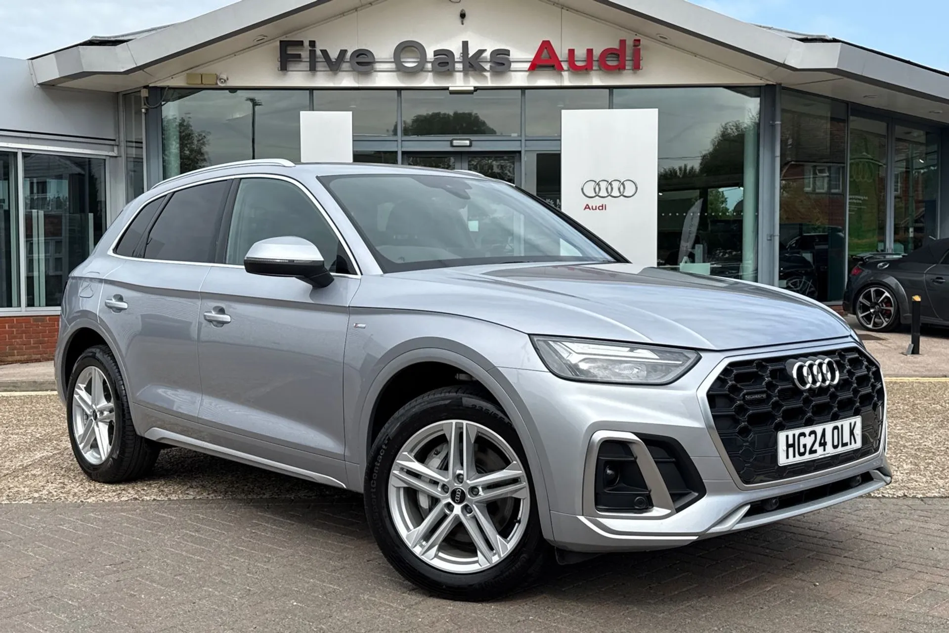 Audi Q5 focused image