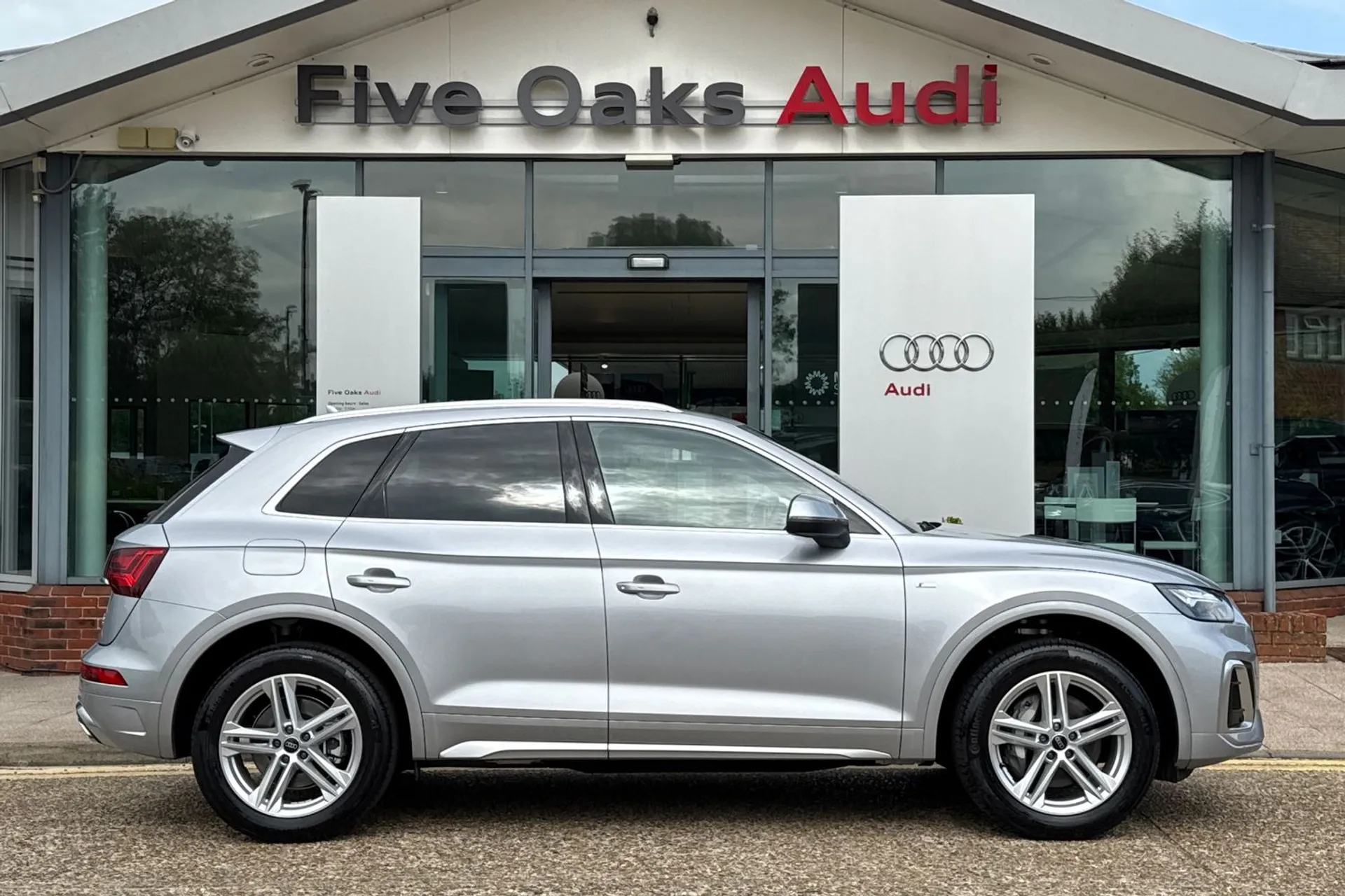 Audi Q5 thumbnail image number 2