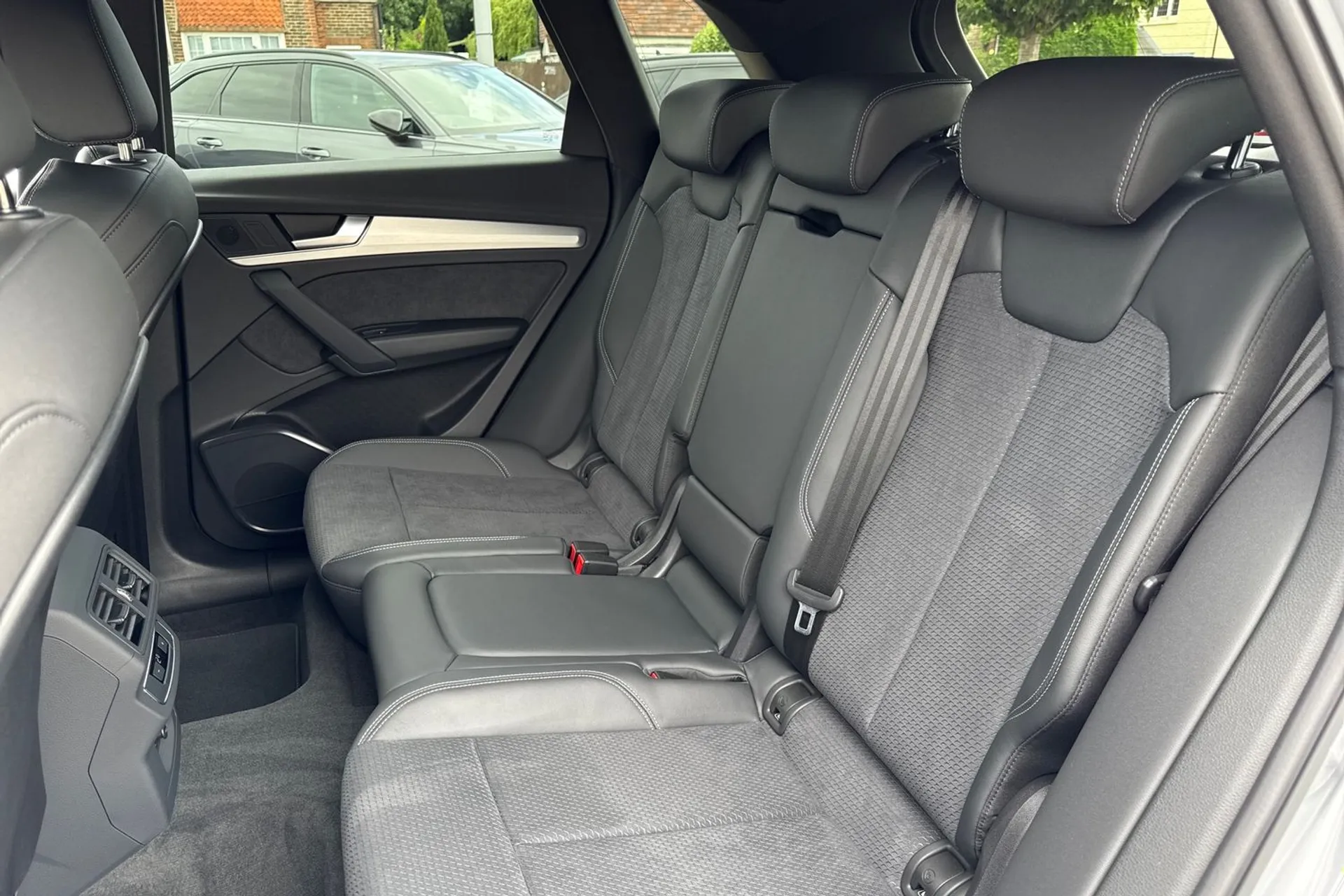 Audi Q5 thumbnail image number 38