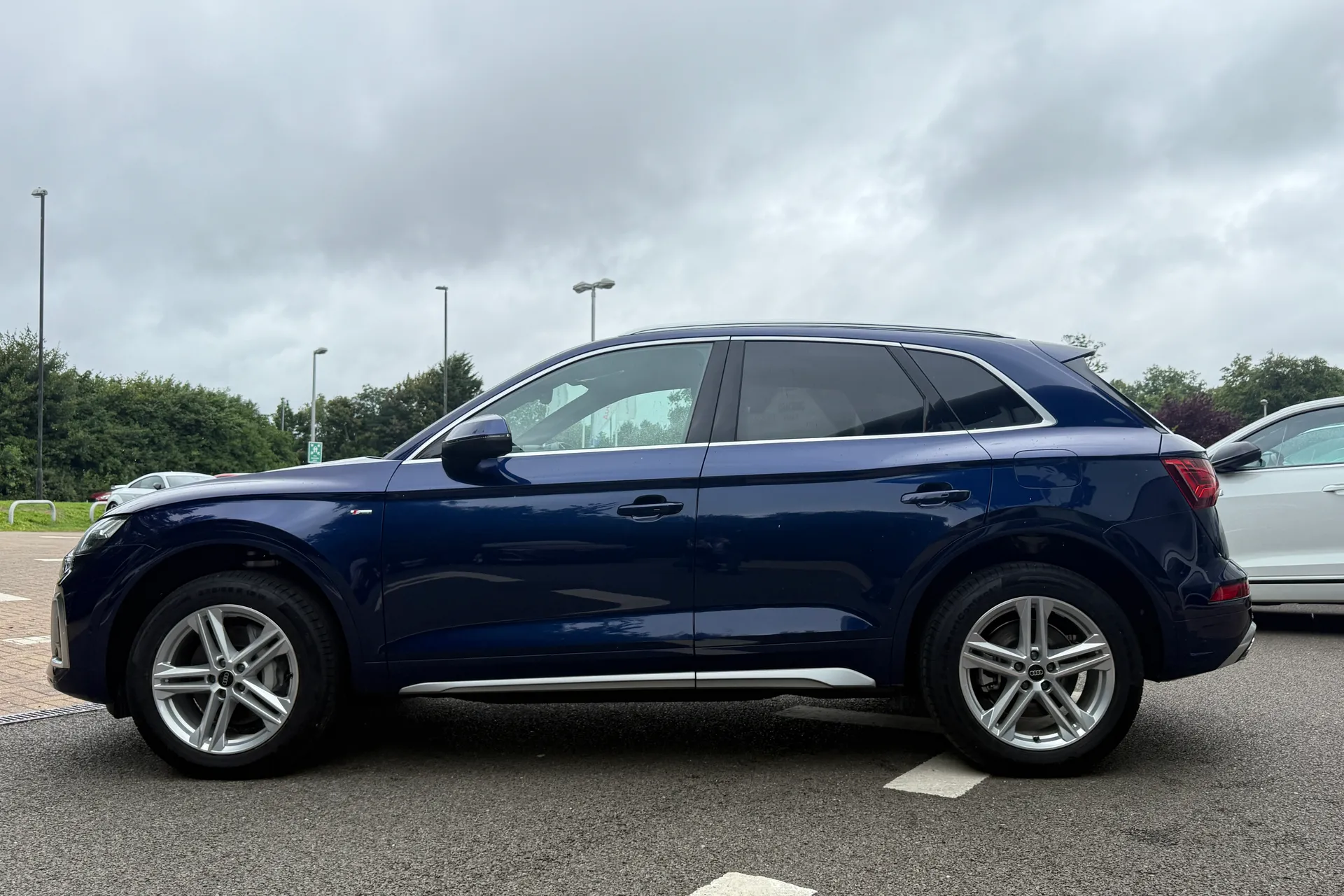 Audi Q5 thumbnail image number 2