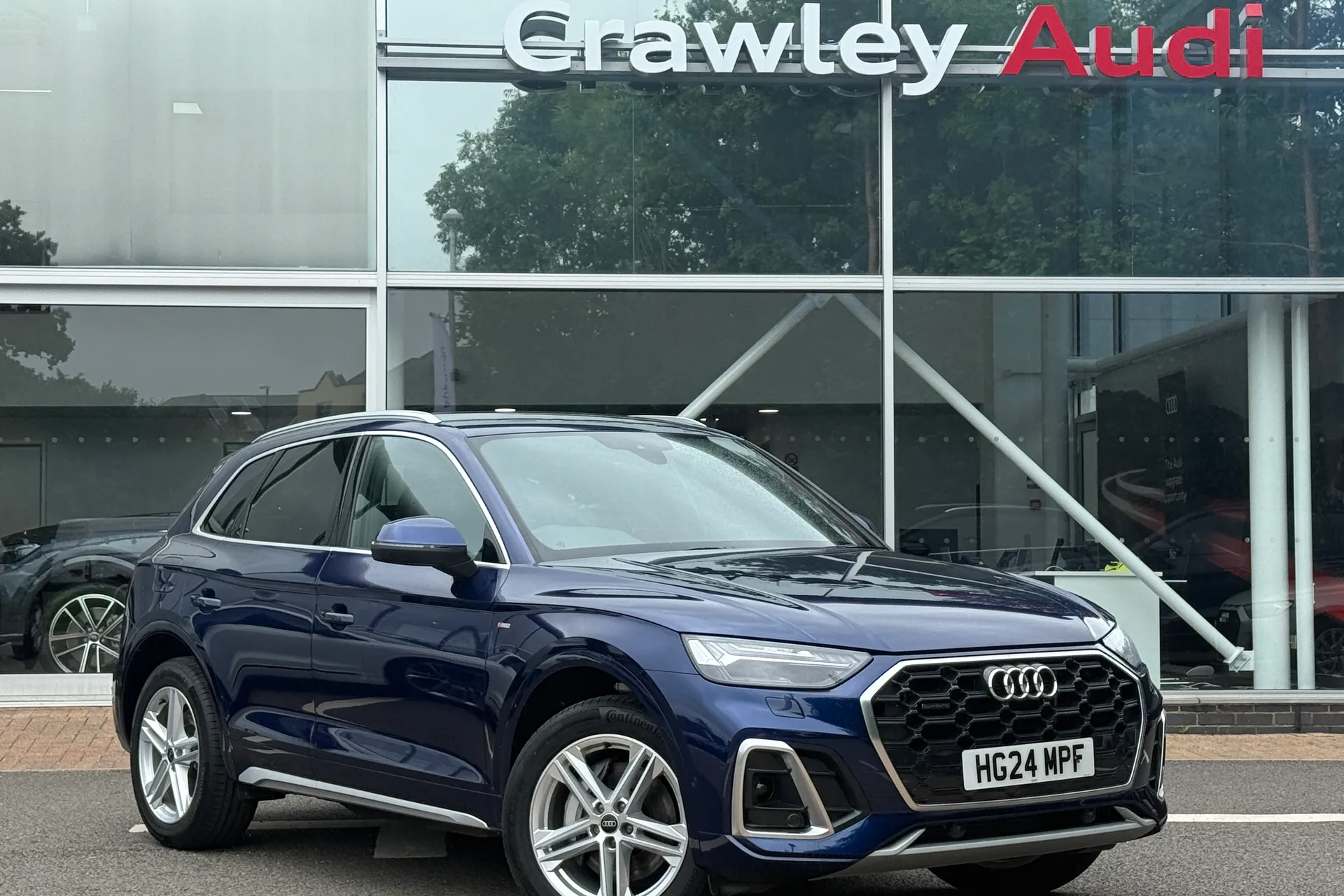 Audi Q5 focused image