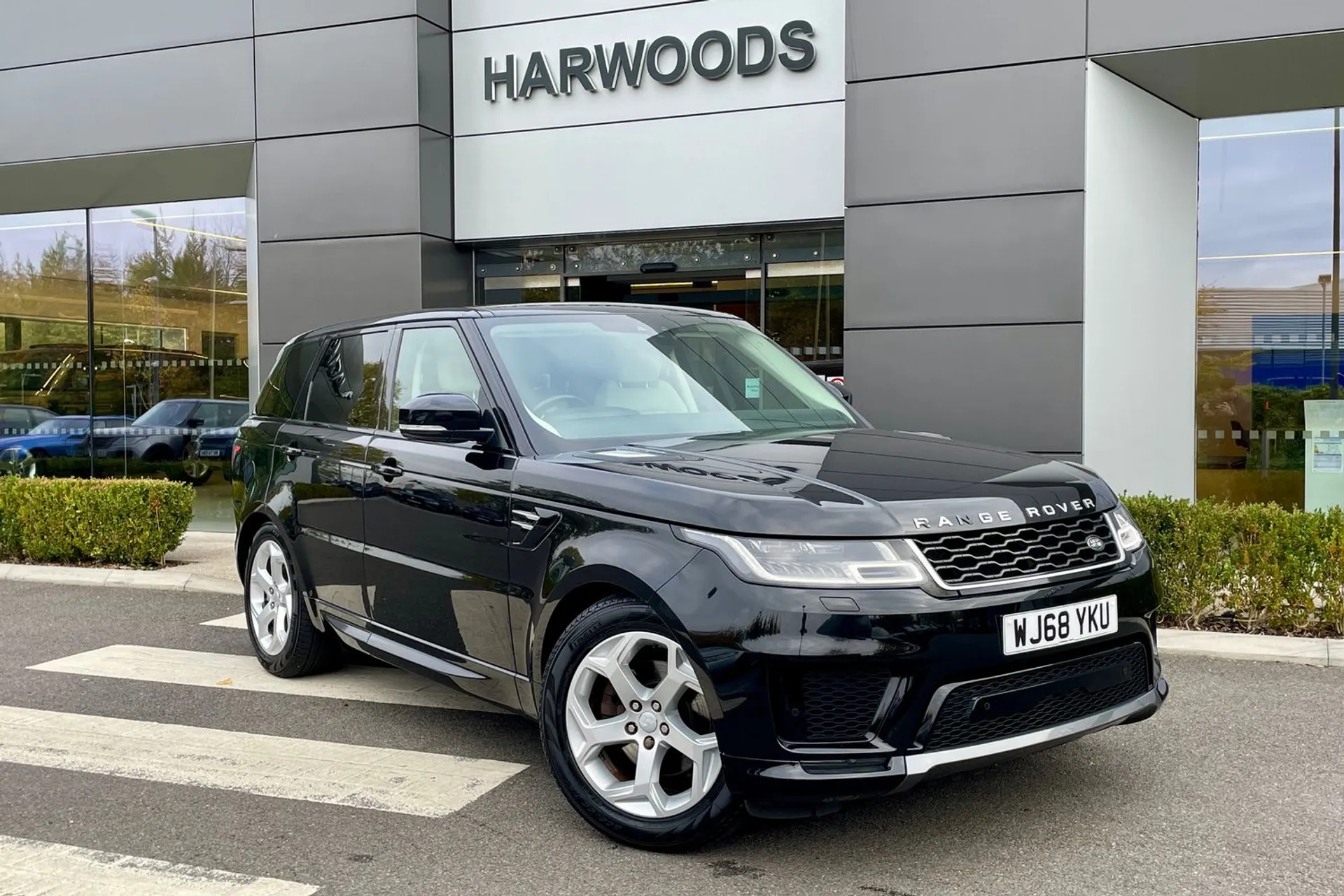 LAND ROVER RANGE ROVER SPORT focused image