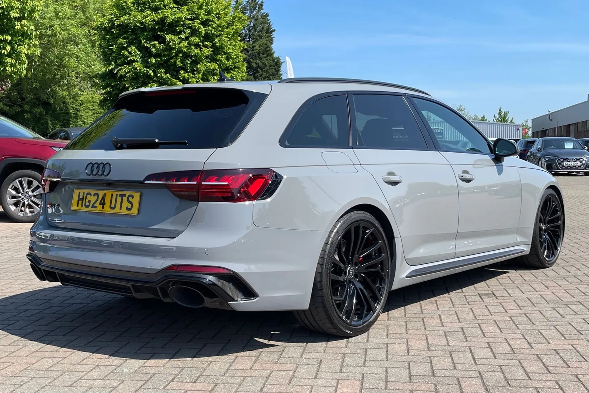 Audi RS4 thumbnail image number 4