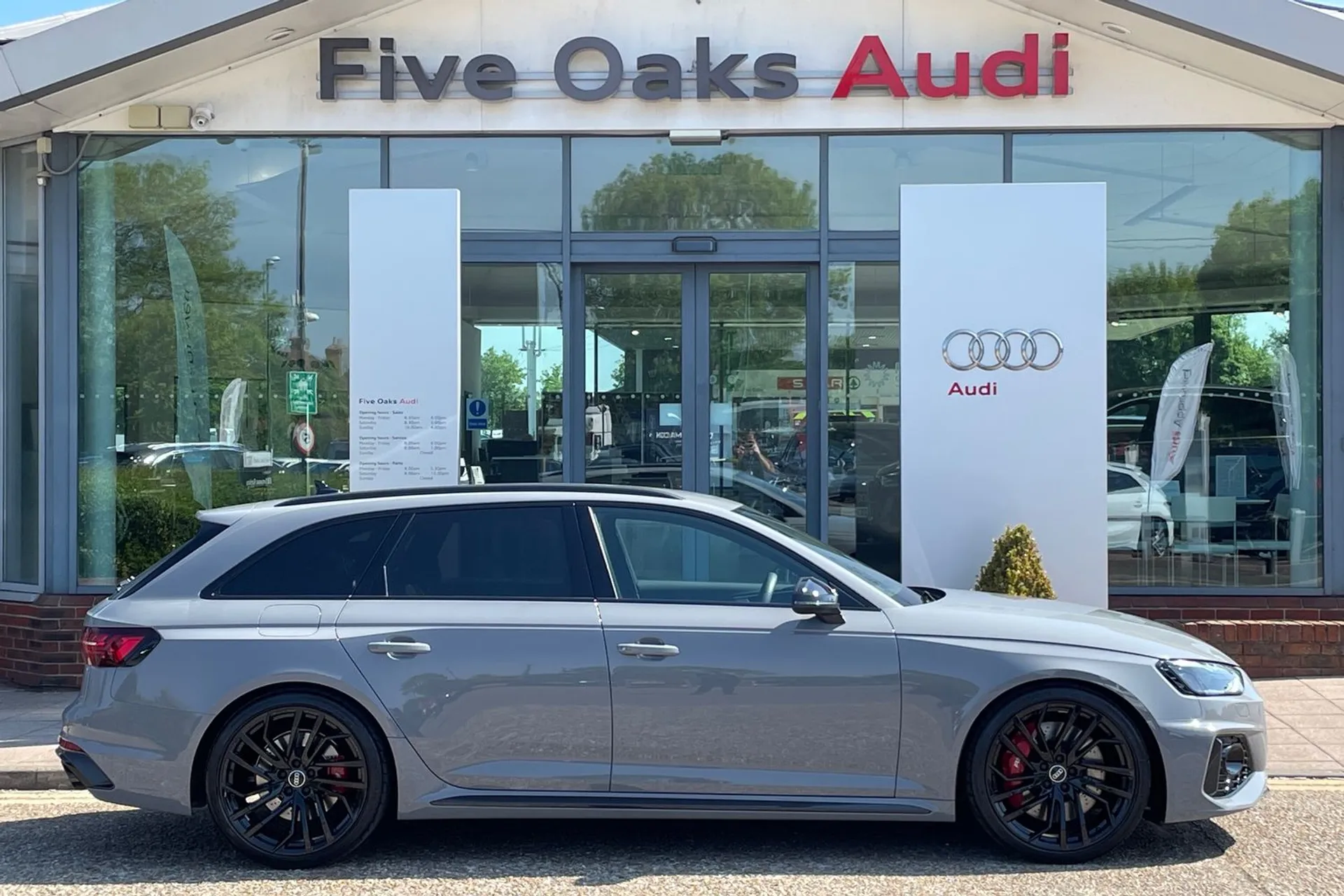 Audi RS4 thumbnail image number 2
