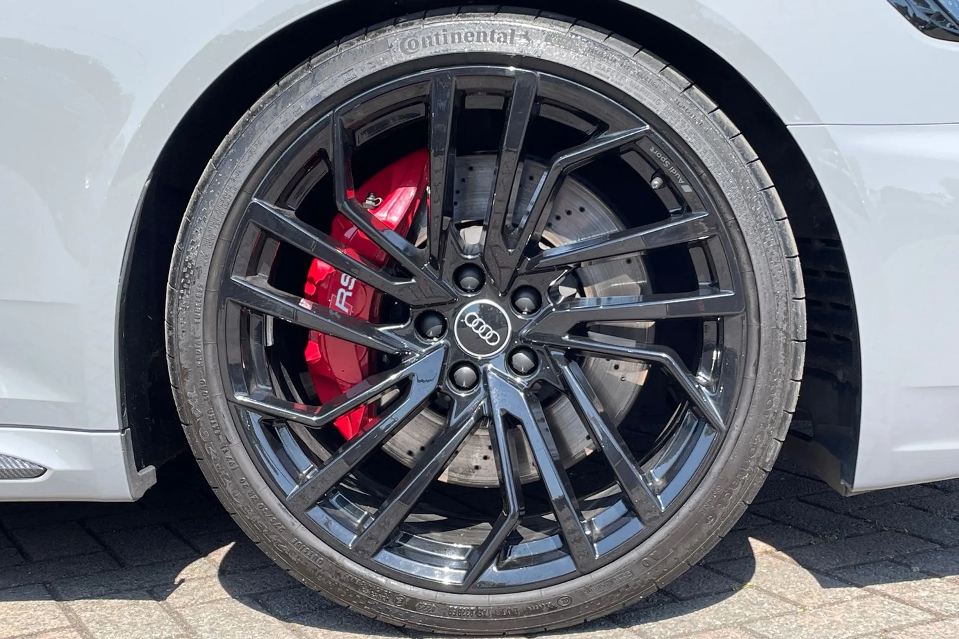 Audi RS4 thumbnail image number 8