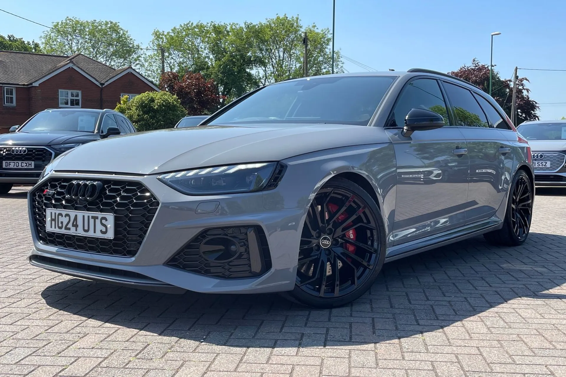 Audi RS4 thumbnail image number 24
