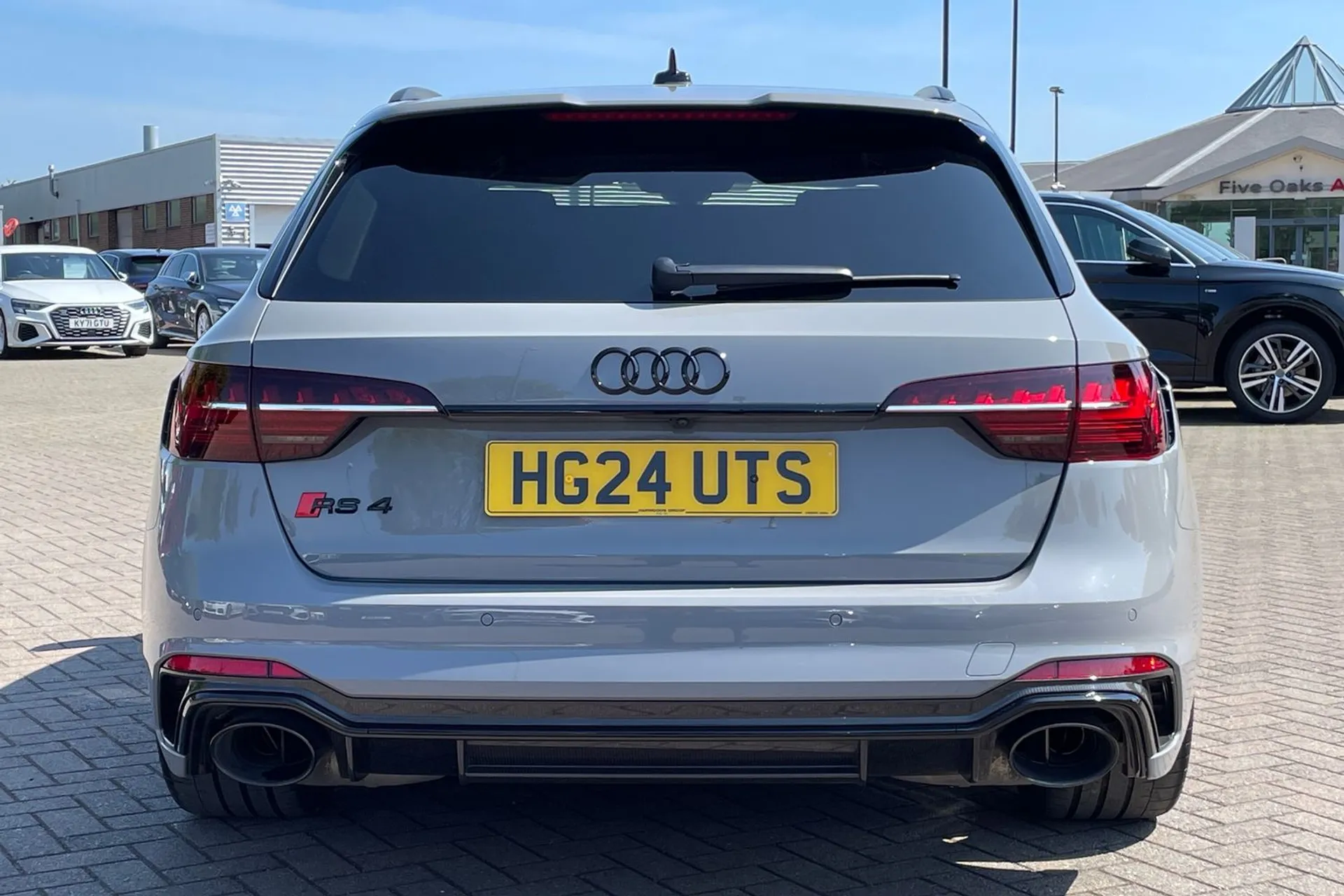 Audi RS4 thumbnail image number 5