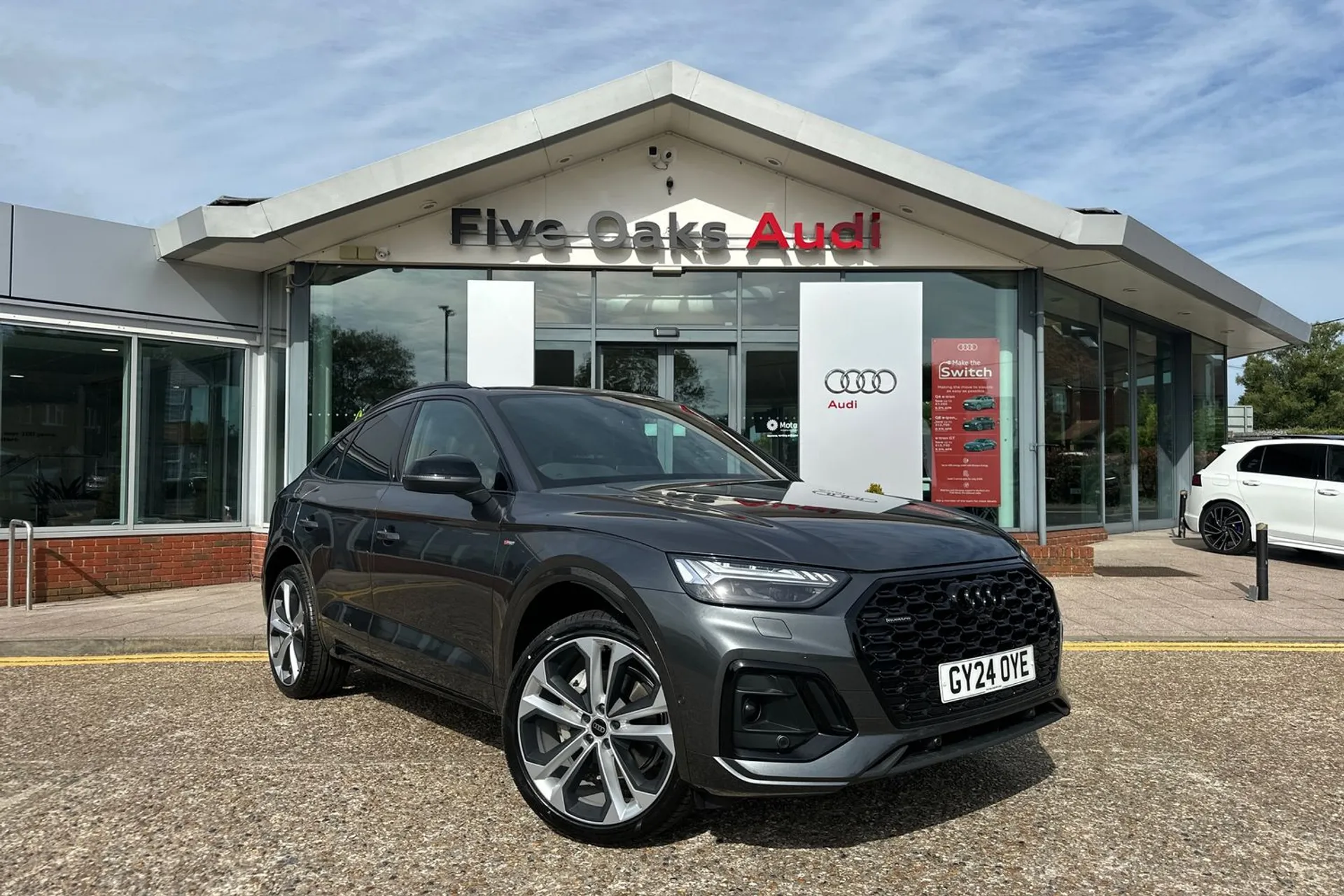 Audi Q5 focused image