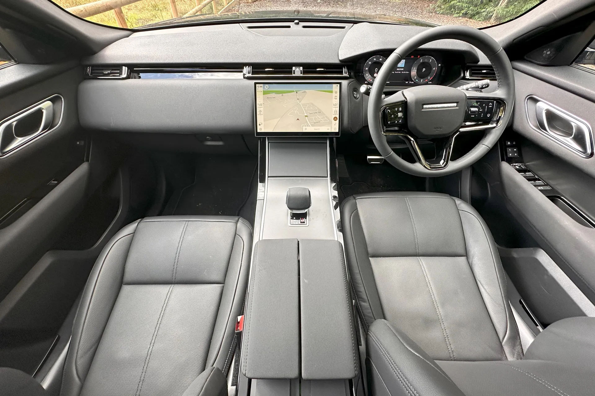 LAND ROVER RANGE ROVER VELAR thumbnail image number 39