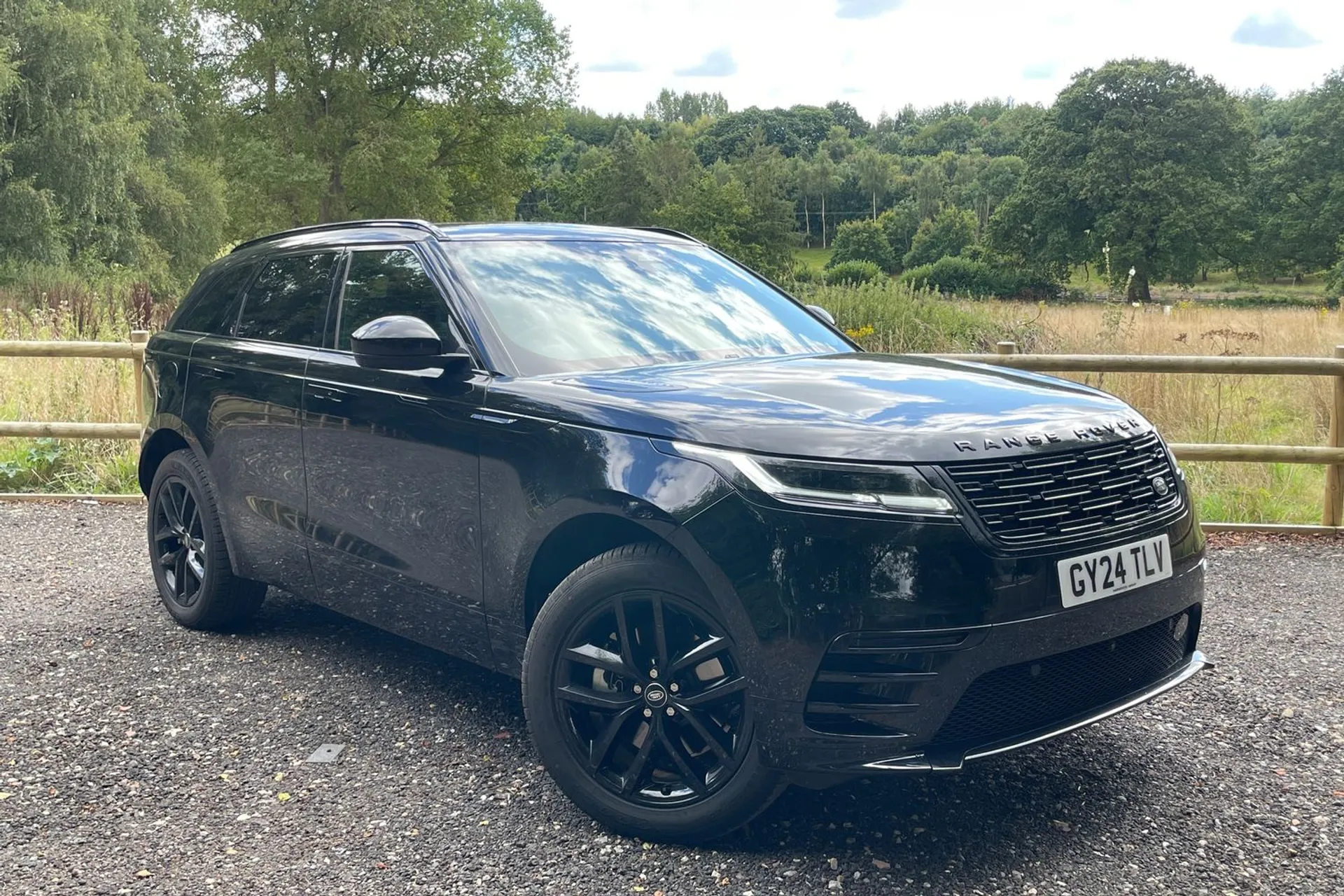 LAND ROVER RANGE ROVER VELAR focused image