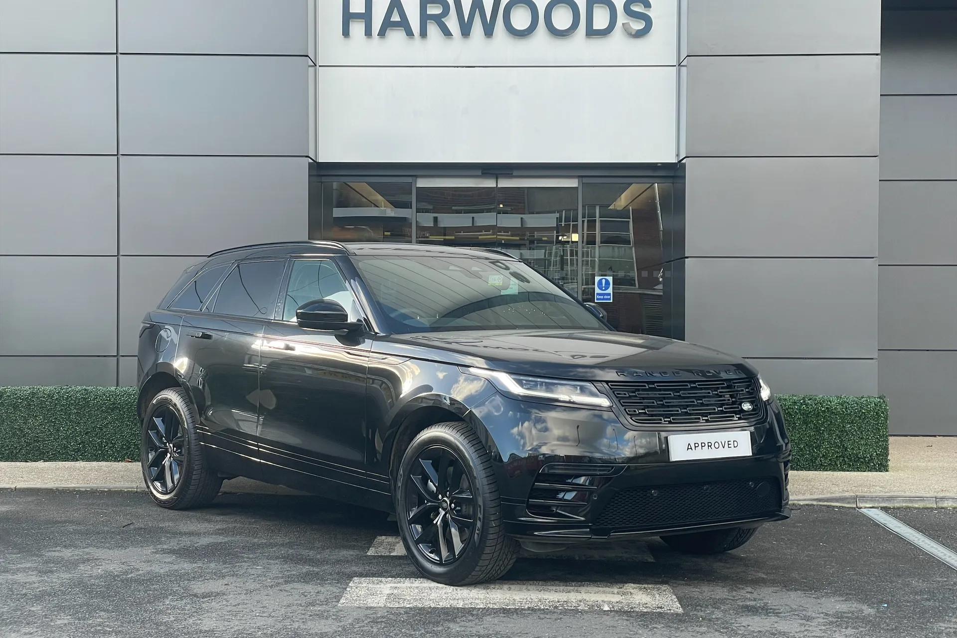 LAND ROVER RANGE ROVER VELAR focused image