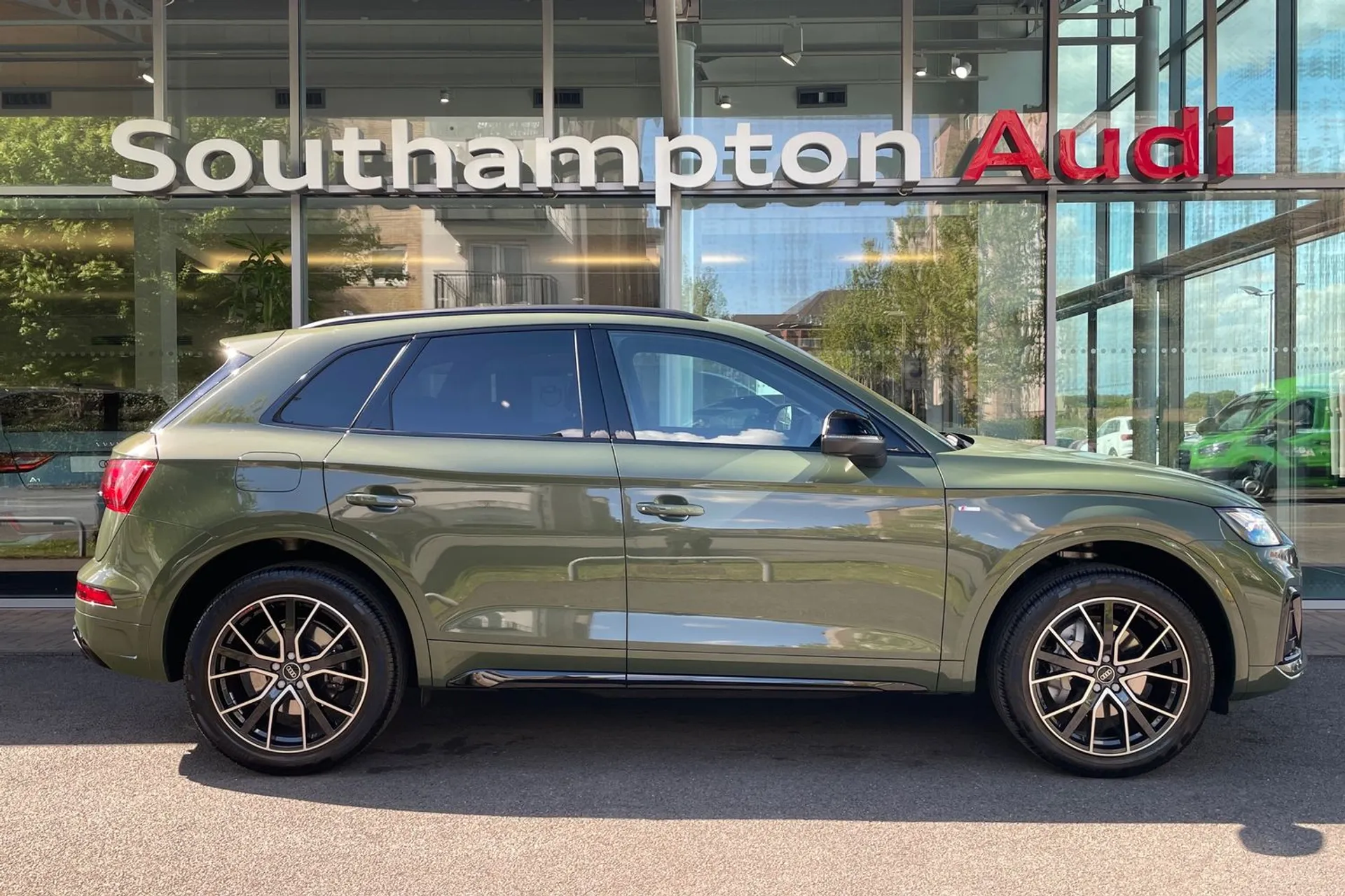 Audi Q5 thumbnail image number 2