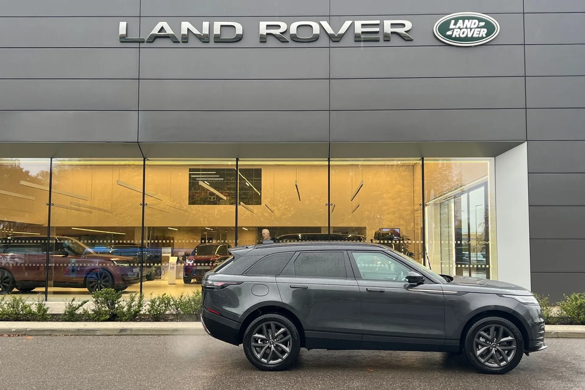 LAND ROVER RANGE ROVER VELAR thumbnail image number 2