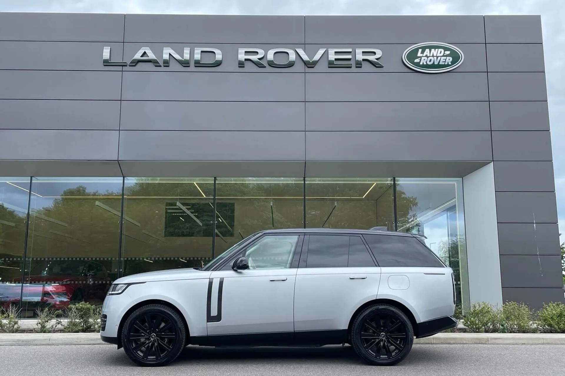 LAND ROVER RANGE ROVER thumbnail image number 8