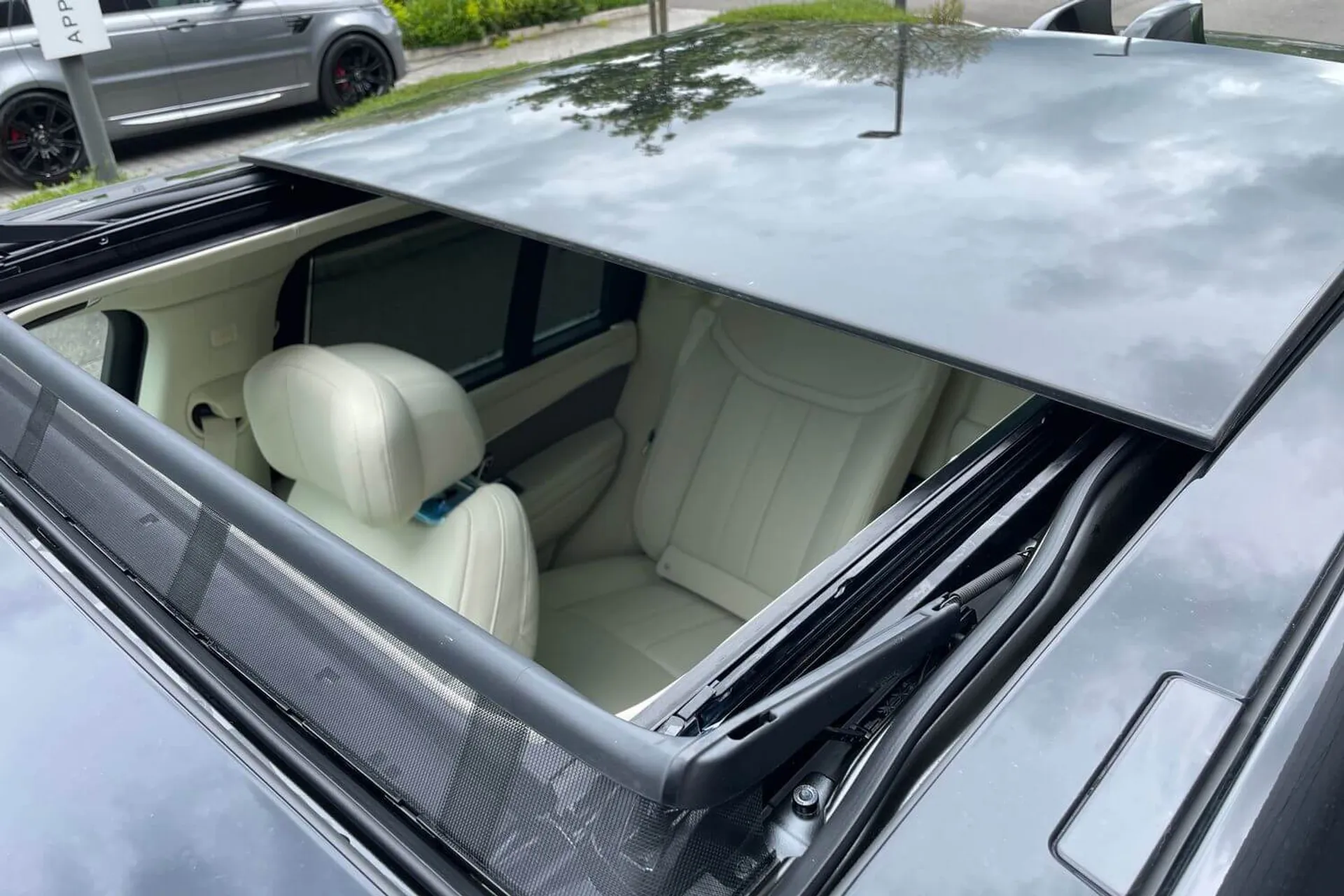 LAND ROVER RANGE ROVER thumbnail image number 24