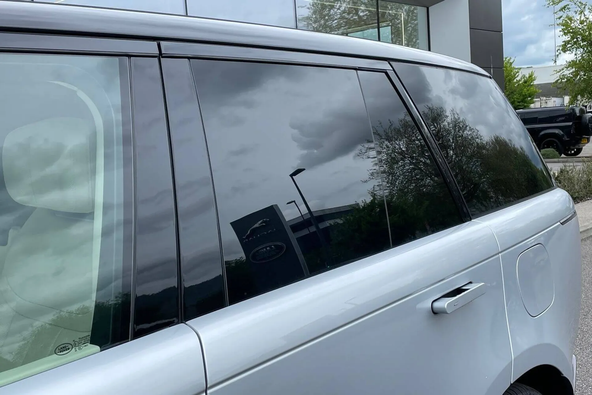 LAND ROVER RANGE ROVER thumbnail image number 23