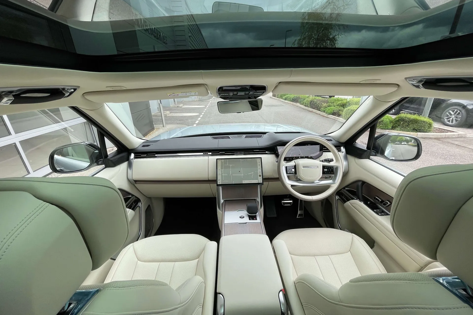 LAND ROVER RANGE ROVER thumbnail image number 3