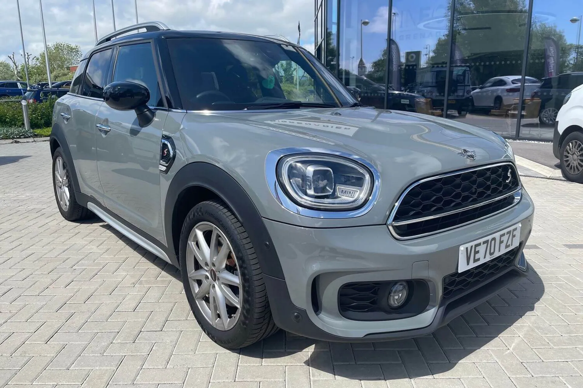 MINI COUNTRYMAN focused image