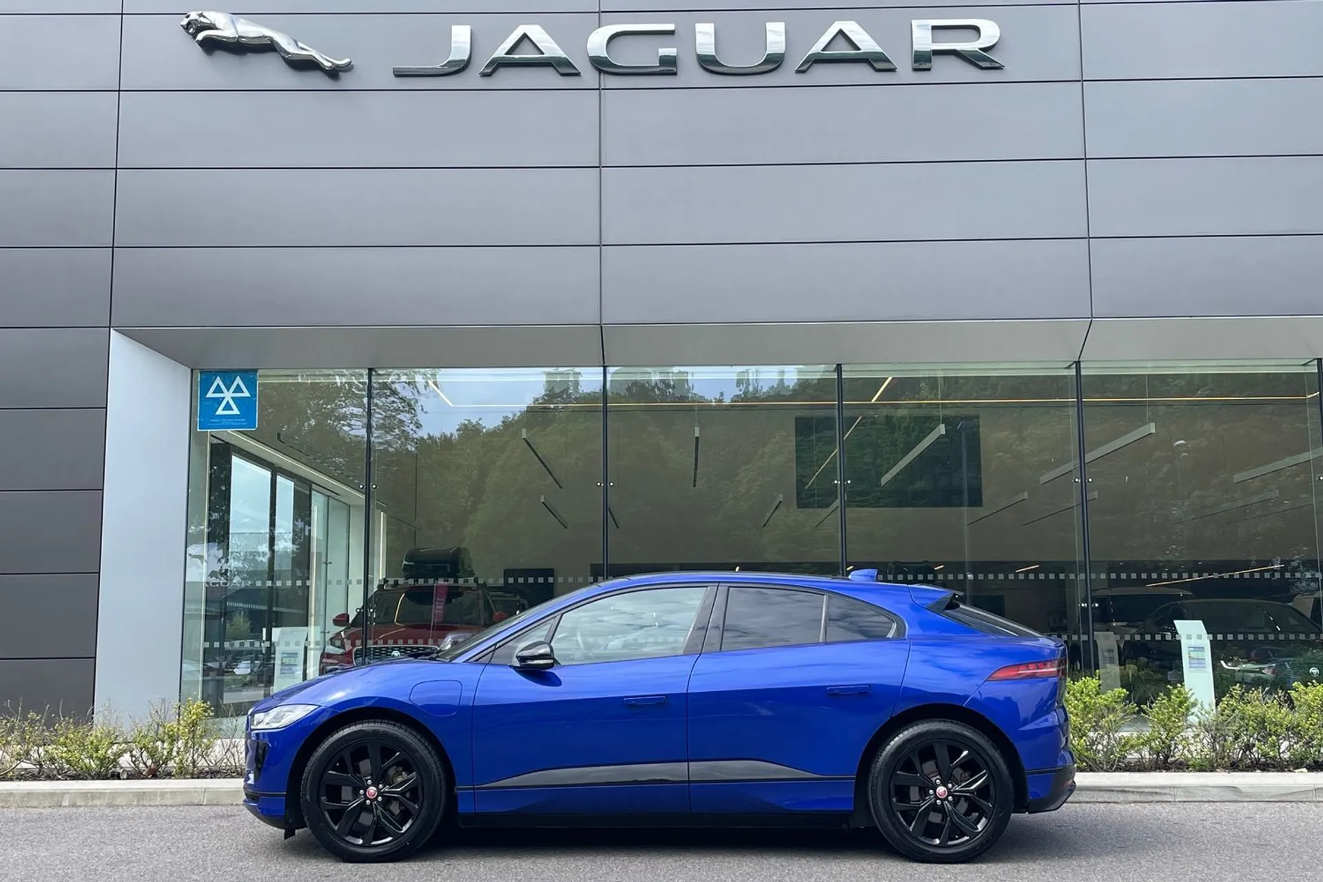 Jaguar I-PACE thumbnail image number 7