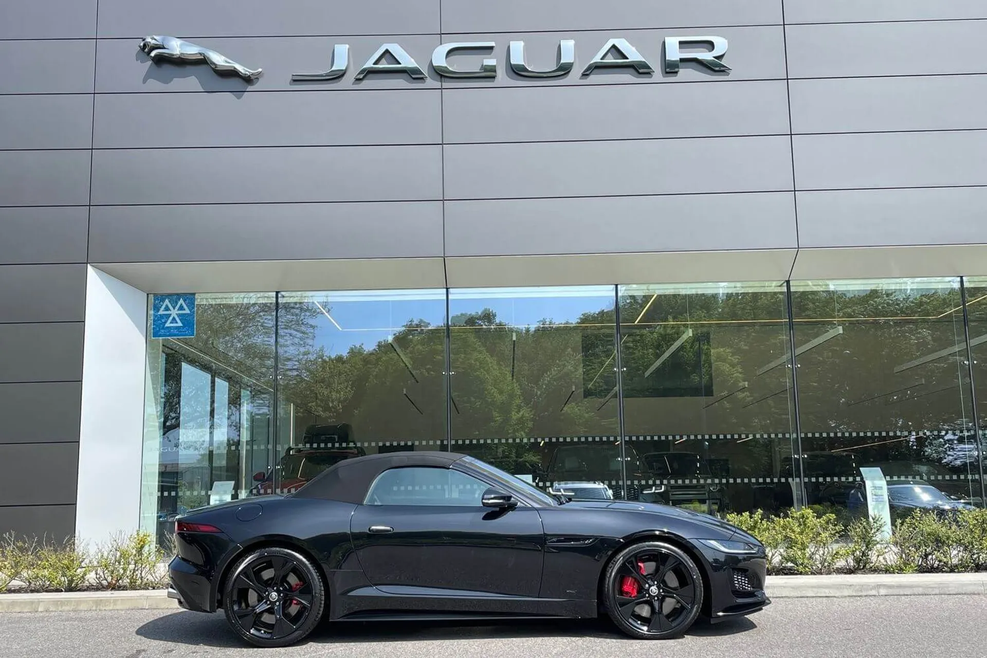 Jaguar F-TYPE thumbnail image number 34