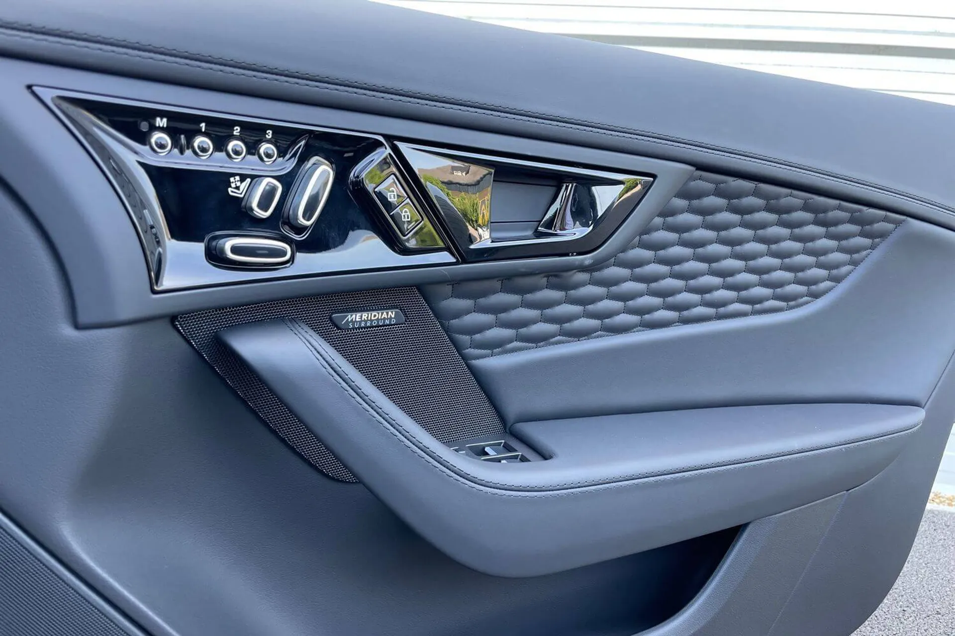 Jaguar F-TYPE thumbnail image number 46