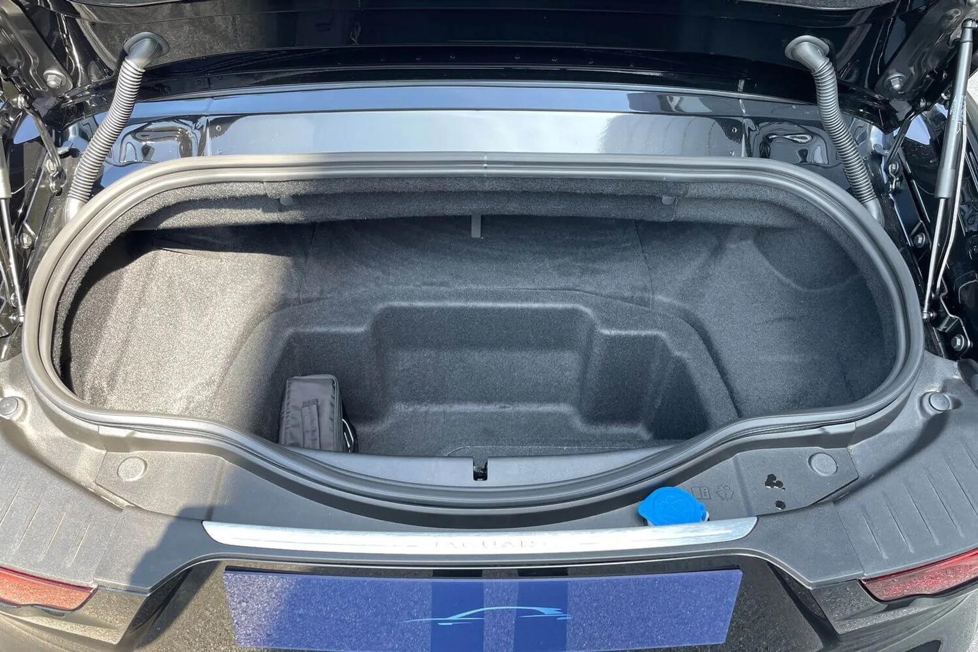 Jaguar F-TYPE thumbnail image number 21