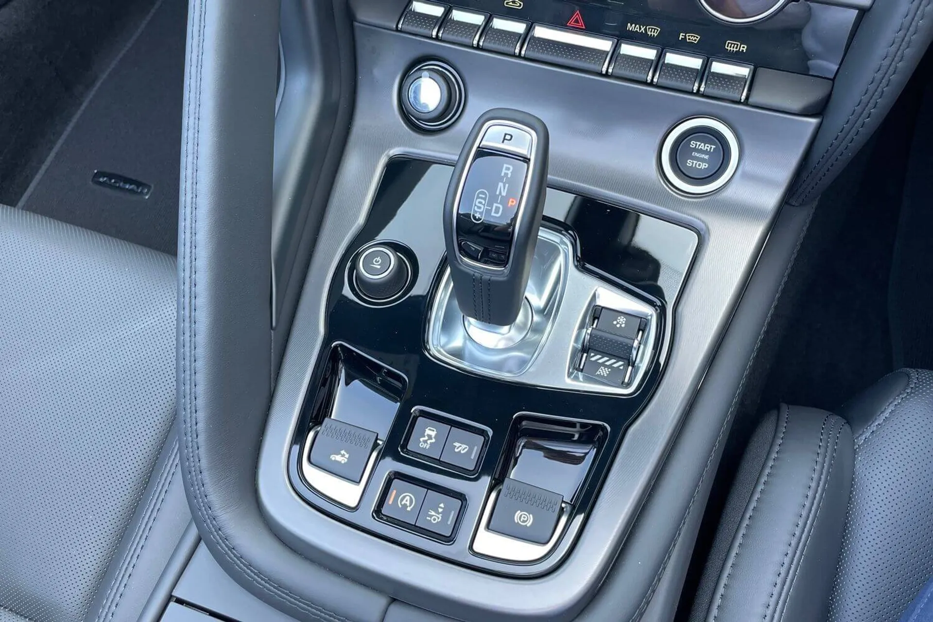 Jaguar F-TYPE thumbnail image number 48