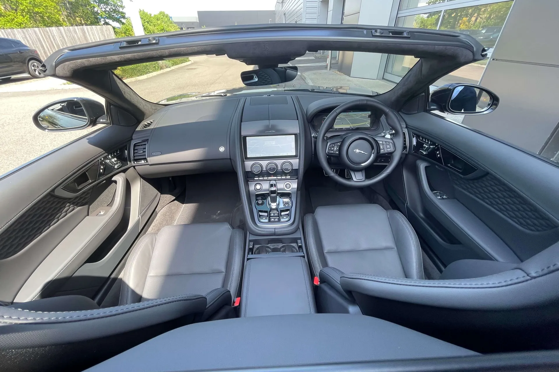 Jaguar F-TYPE thumbnail image number 3