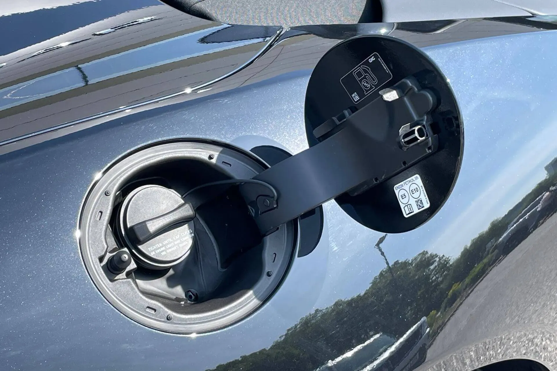 Jaguar F-TYPE thumbnail image number 20