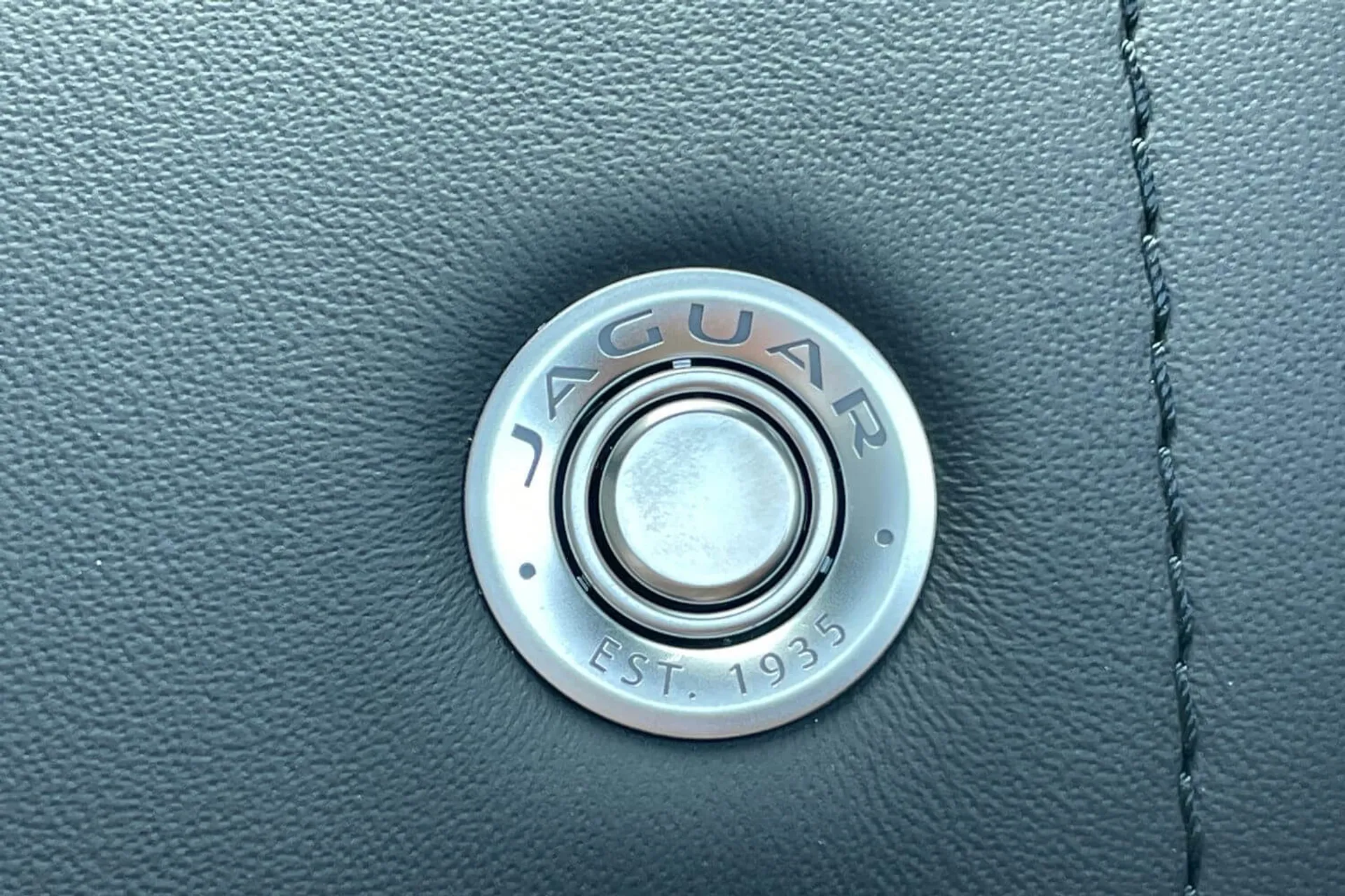 Jaguar F-TYPE thumbnail image number 28