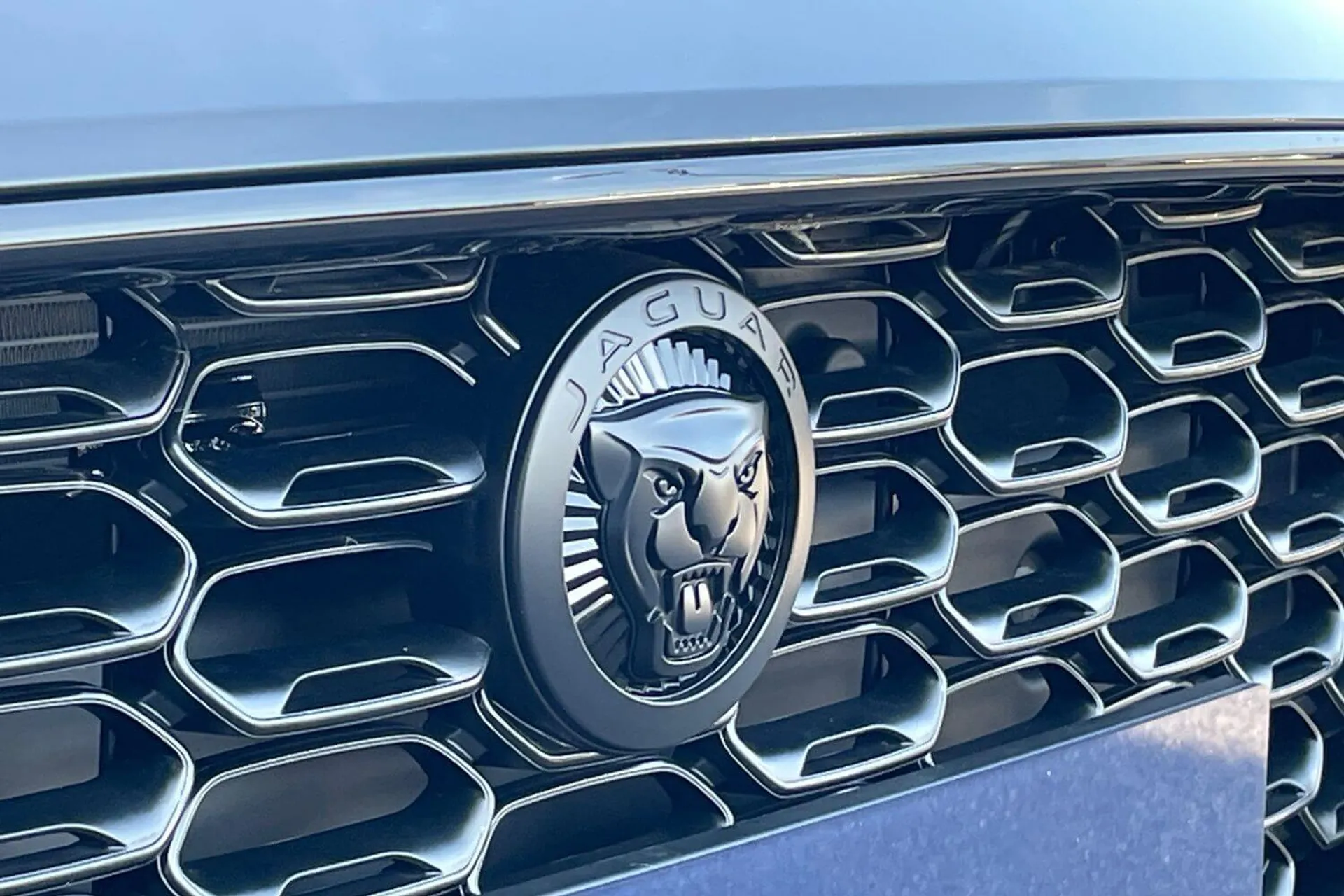 Jaguar F-TYPE thumbnail image number 60