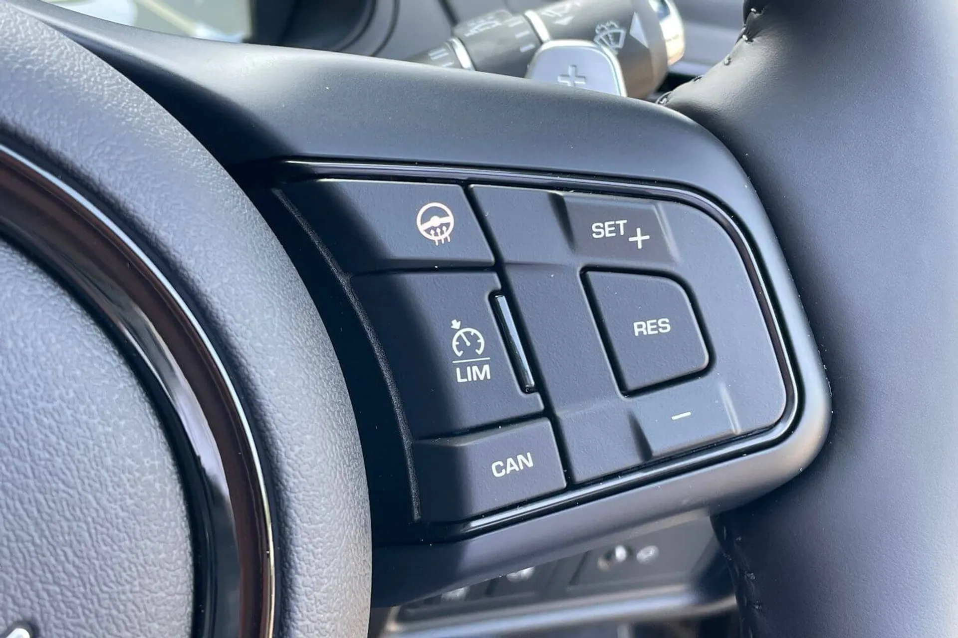 Jaguar F-TYPE thumbnail image number 43