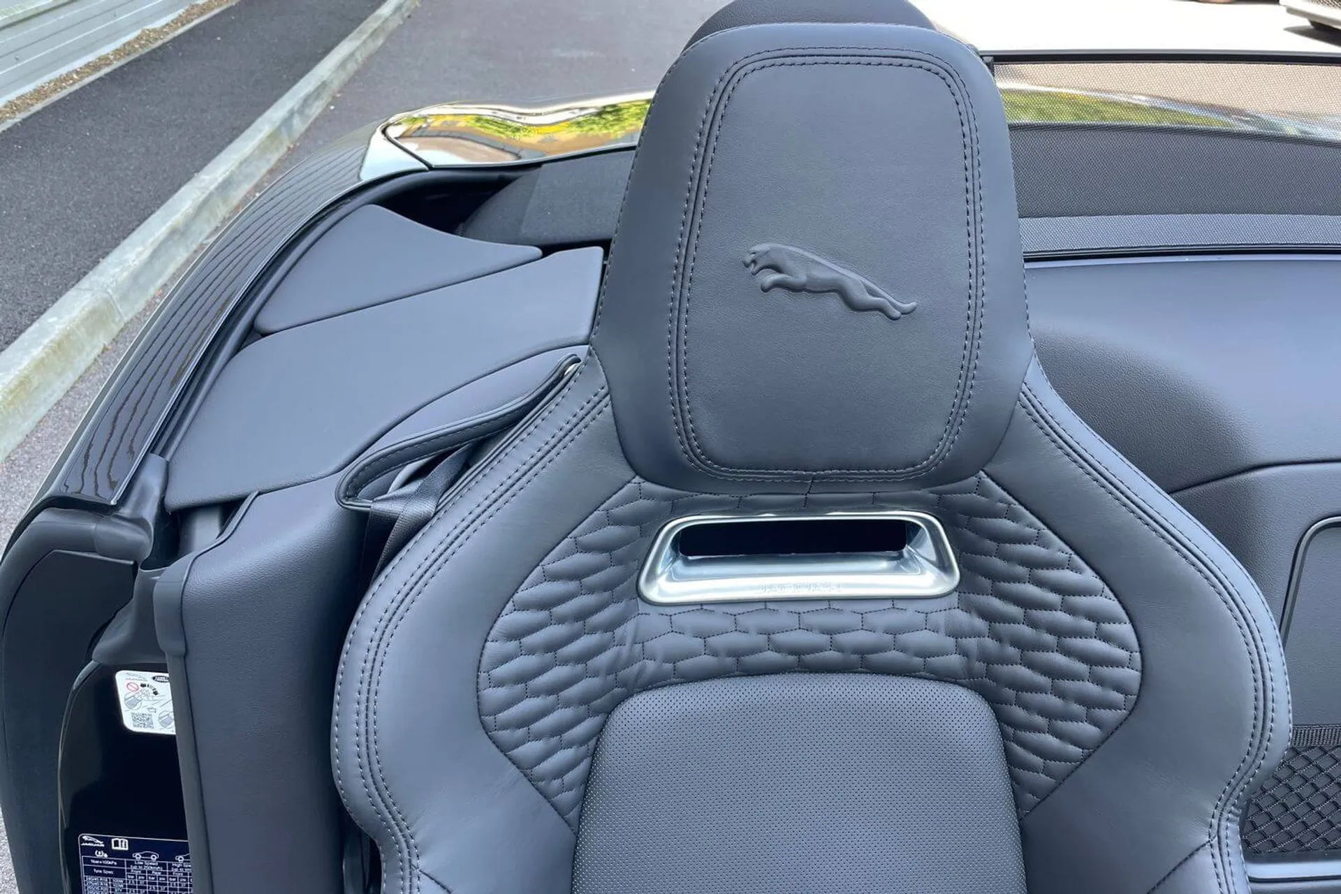 Jaguar F-TYPE thumbnail image number 25