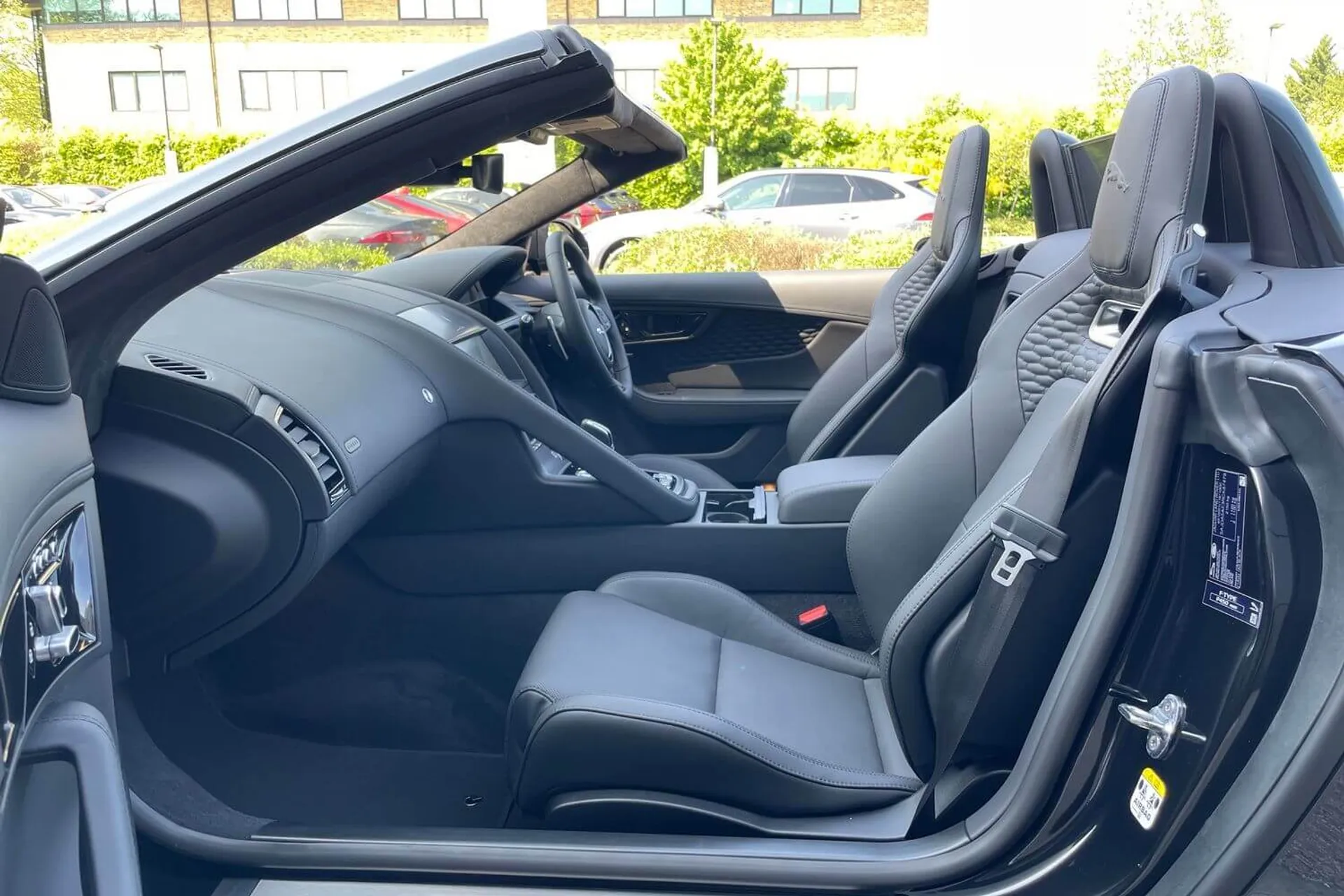 Jaguar F-TYPE thumbnail image number 27