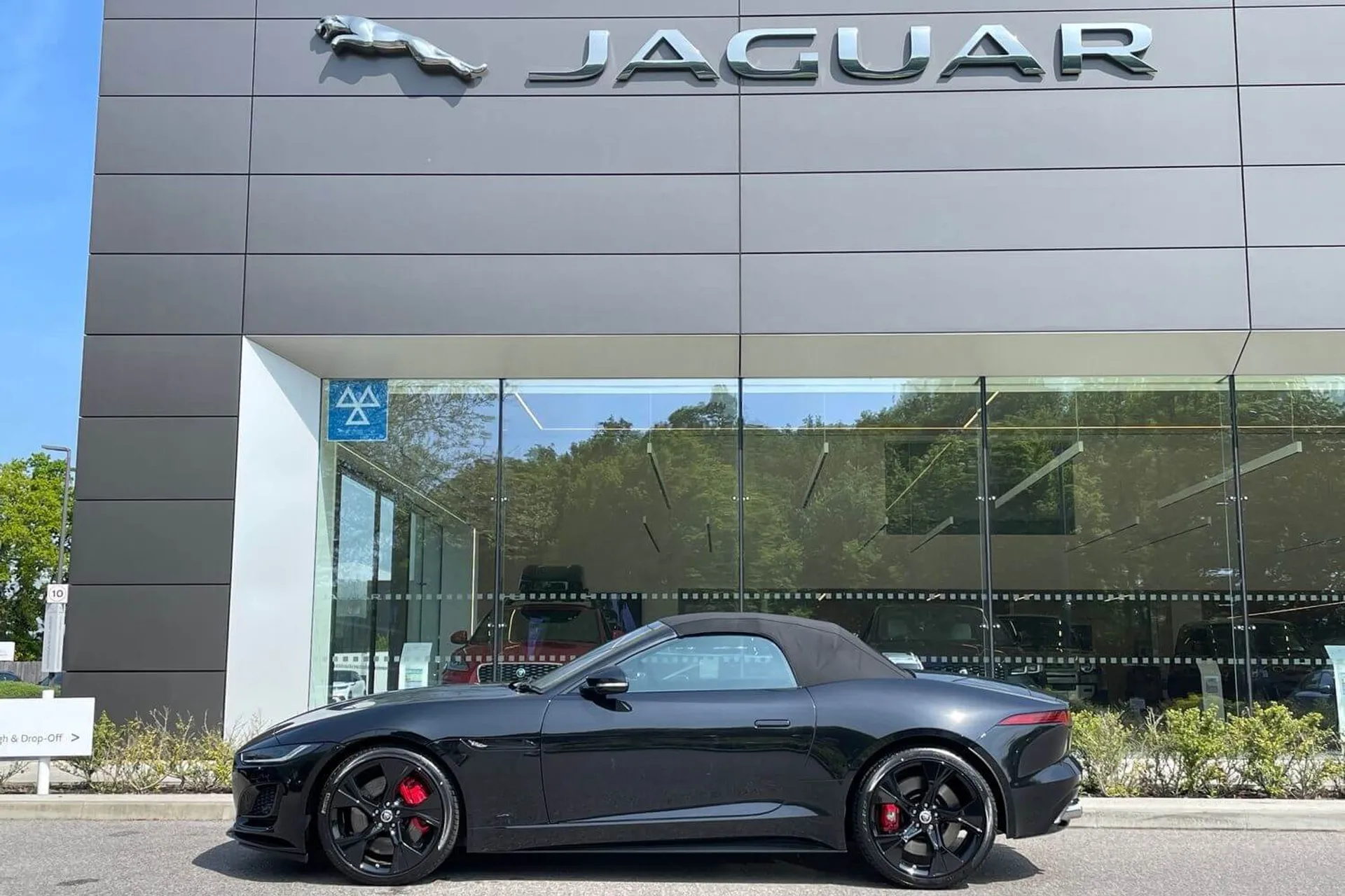 Jaguar F-TYPE thumbnail image number 40