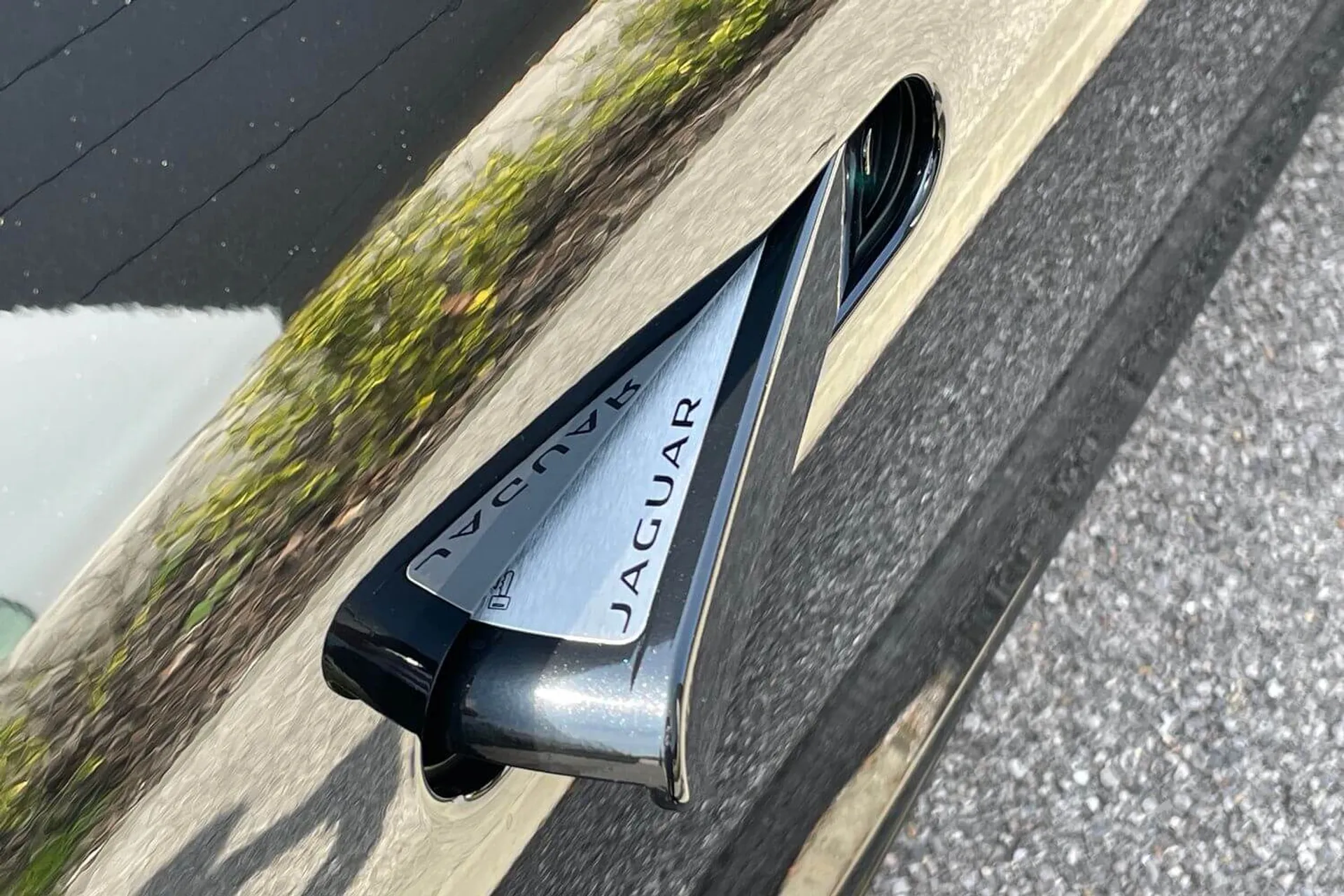 Jaguar F-TYPE thumbnail image number 19