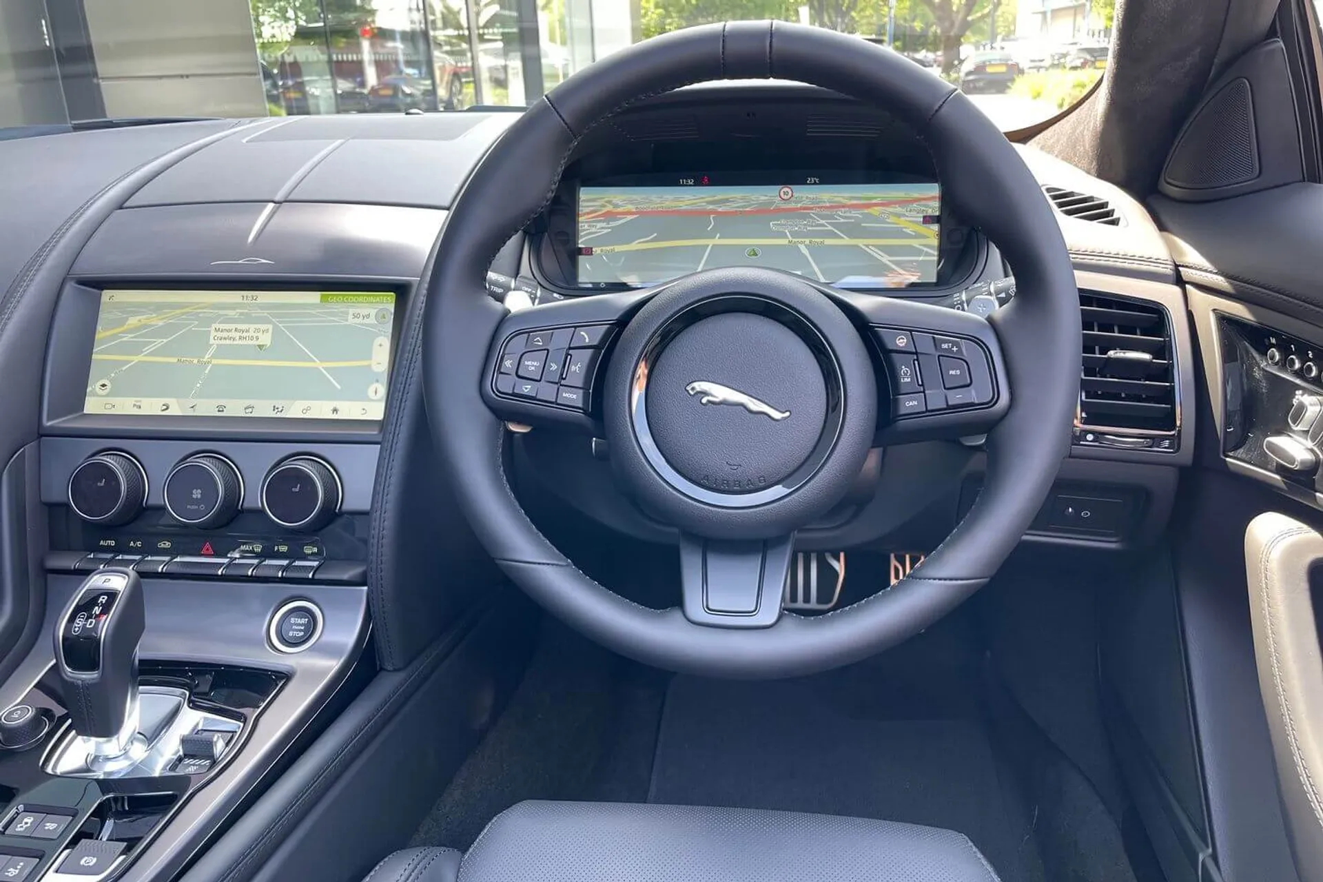 Jaguar F-TYPE thumbnail image number 17