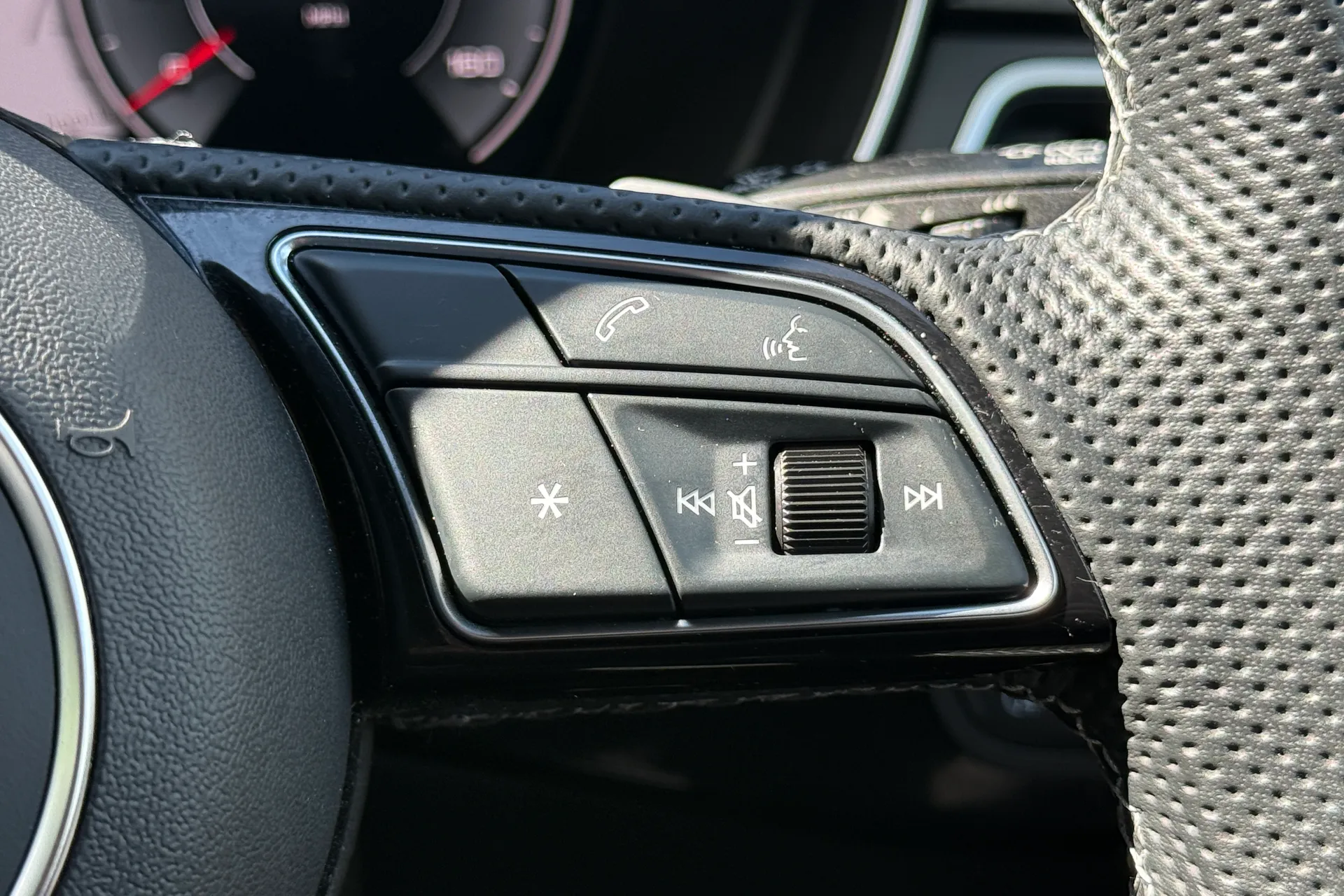 Audi A4 thumbnail image number 15