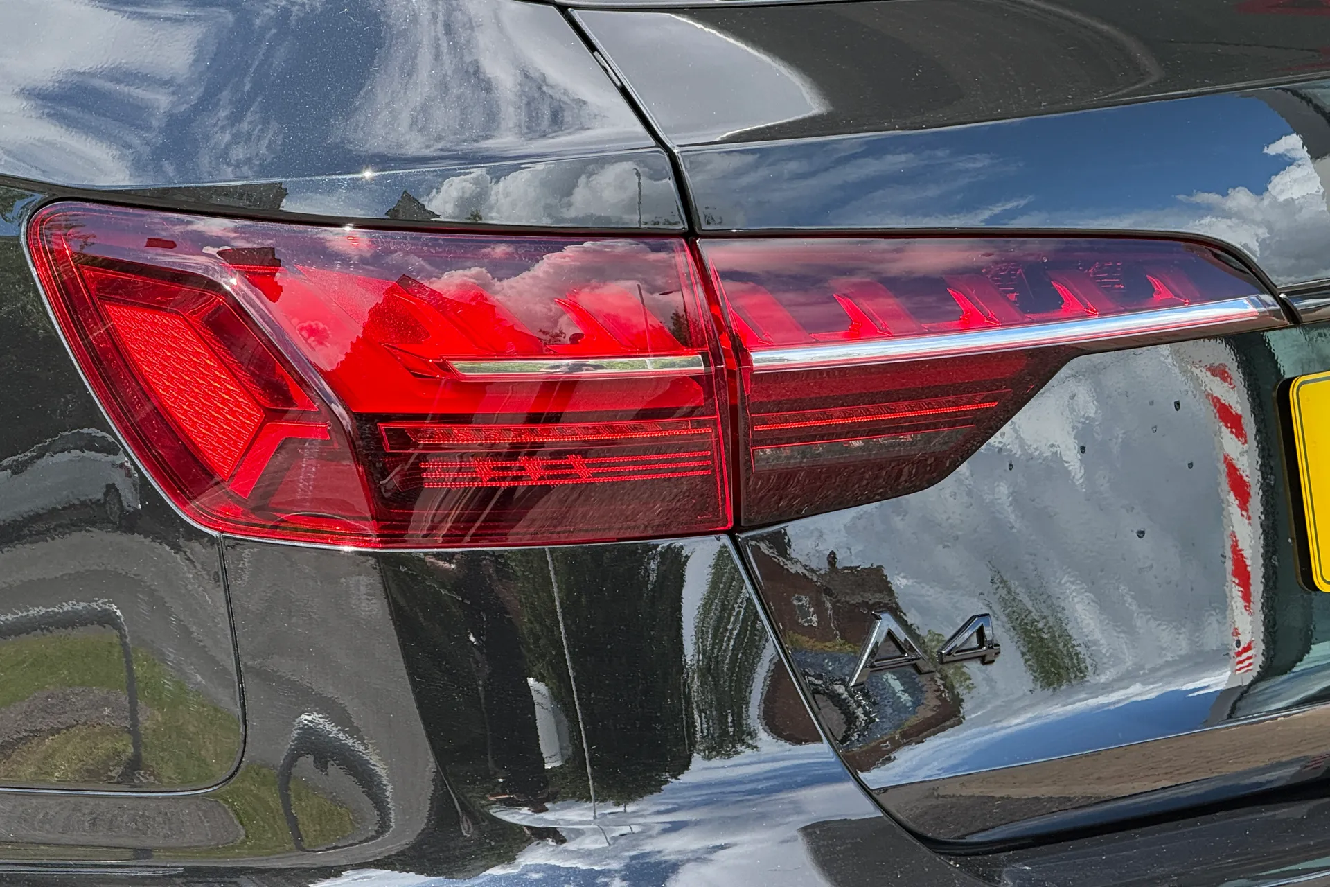 Audi A4 thumbnail image number 47