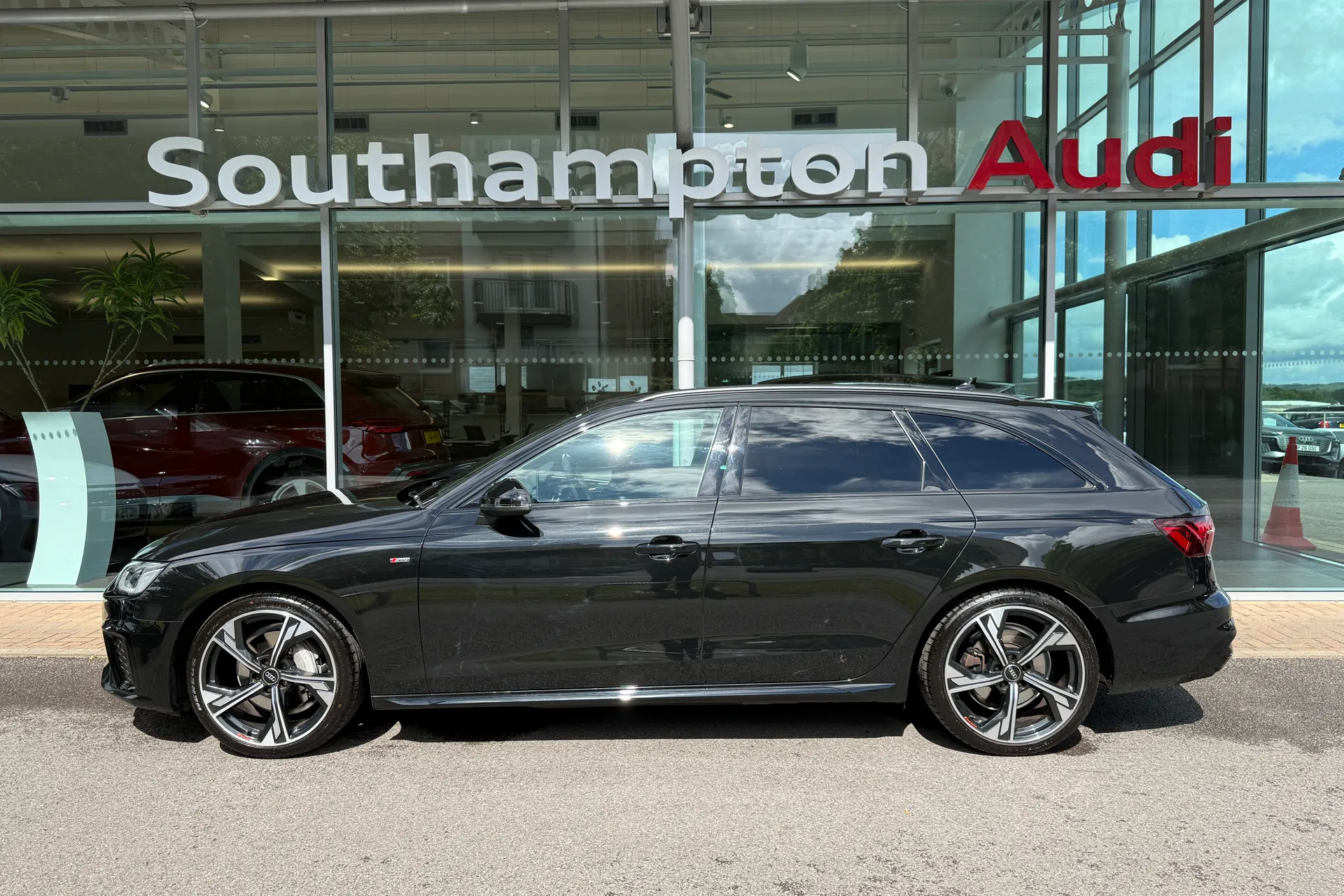 Audi A4 thumbnail image number 49